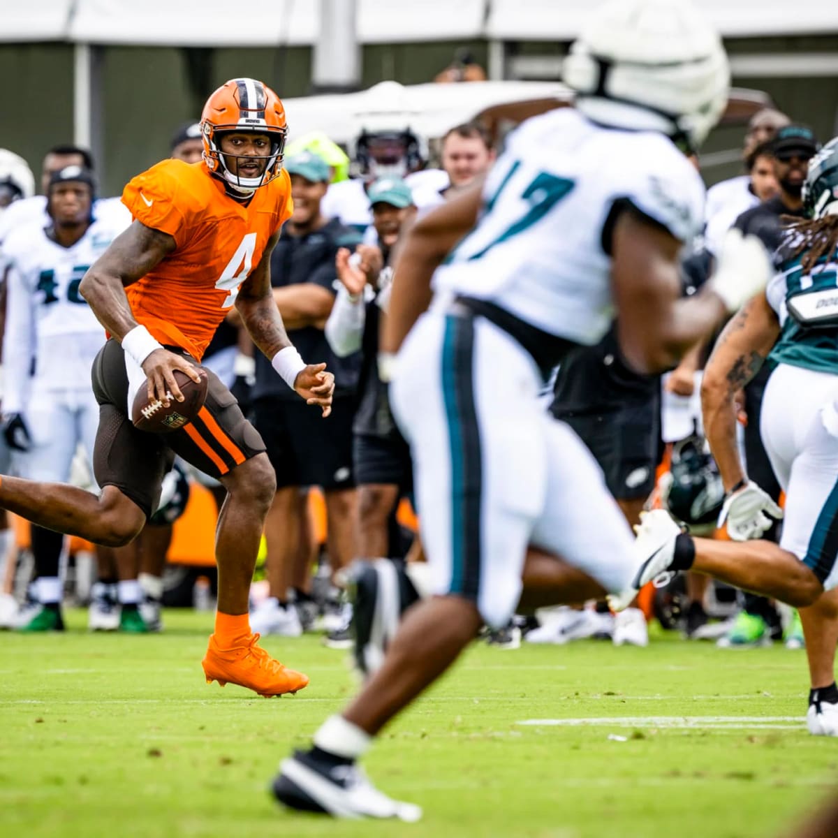 Browns' Deshaun Watson faced 'cheap shots' from Eagles defenders at joint  practice, teammate says