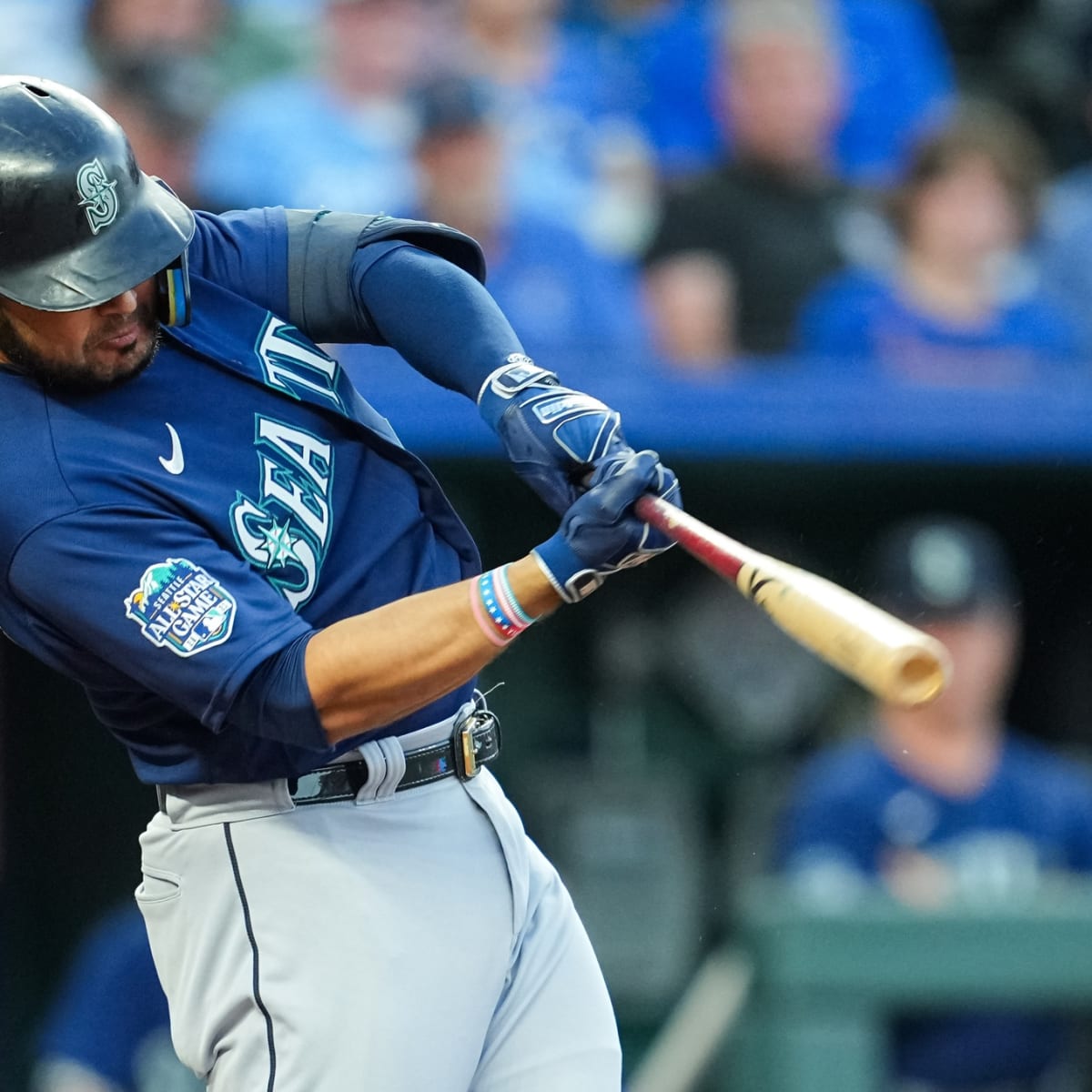 Mariners blow huge lead, lose to Red Sox 8-7