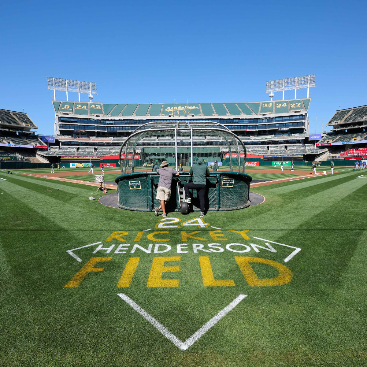 City of Oakland makes deal to try to keep Athletics in the East Bay