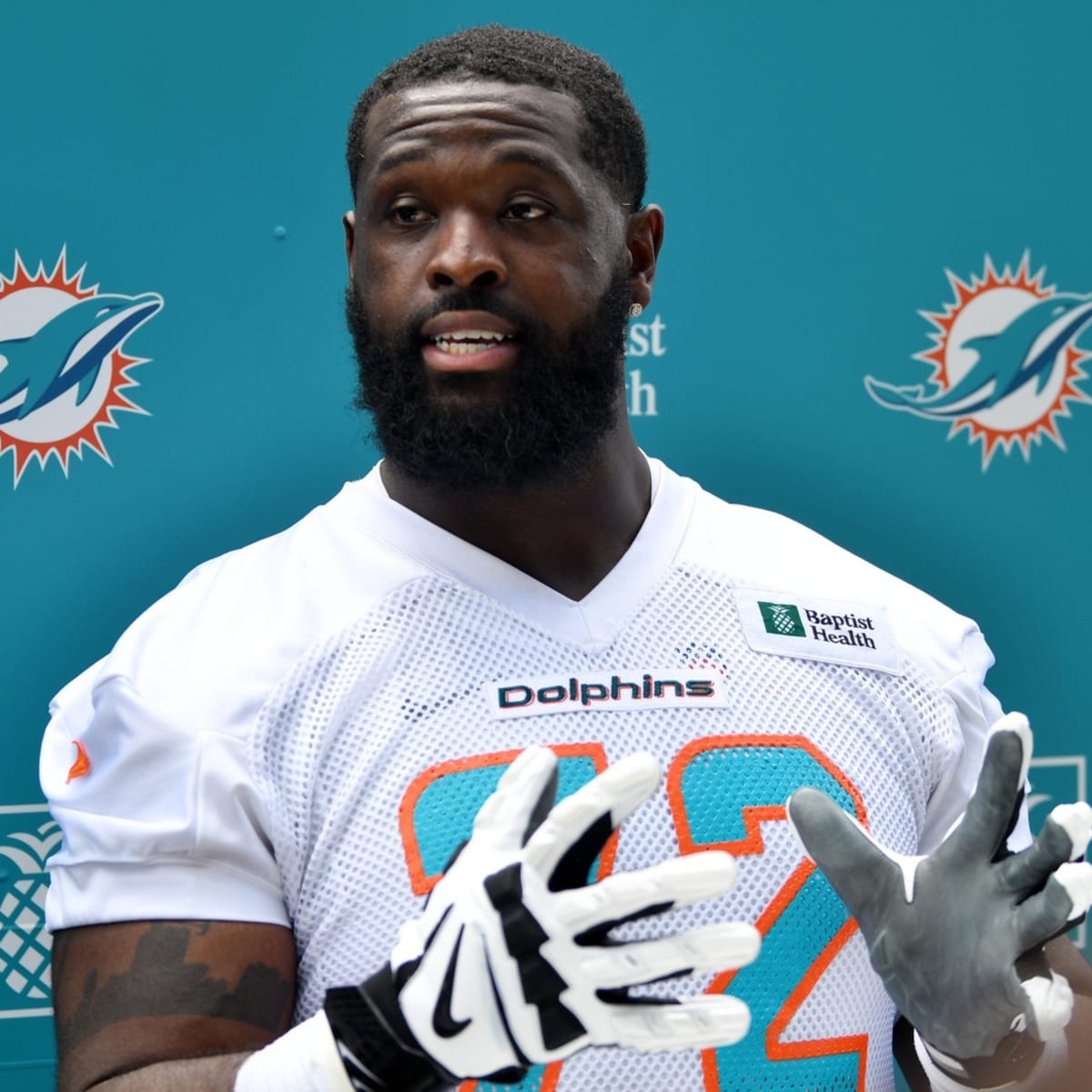 Free agent Terron Armstead says he's signing with Miami Dolphins