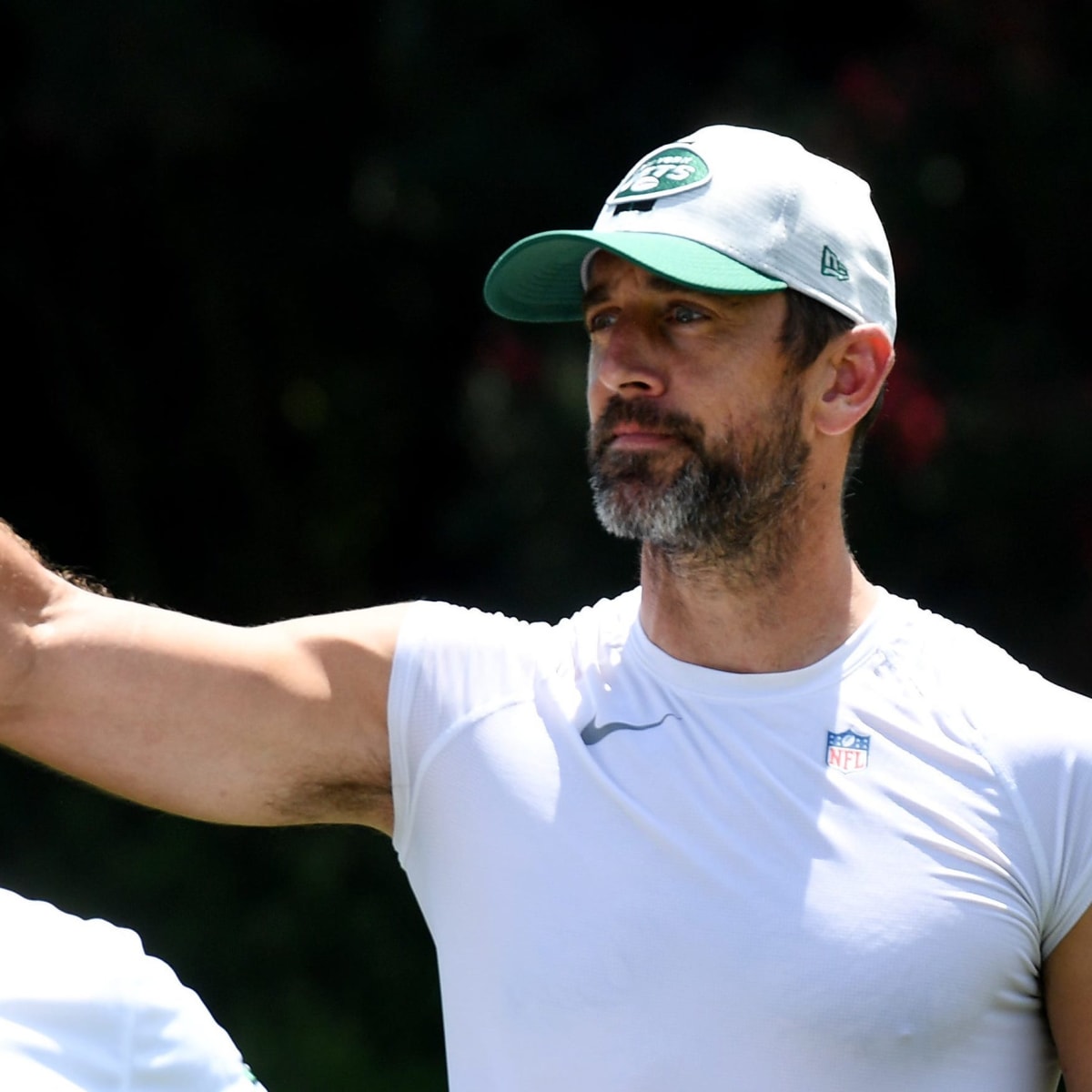 Aaron Rodgers debuts new look and channels inner Travis Kelce as Jets fans  lose their minds - League's in trouble