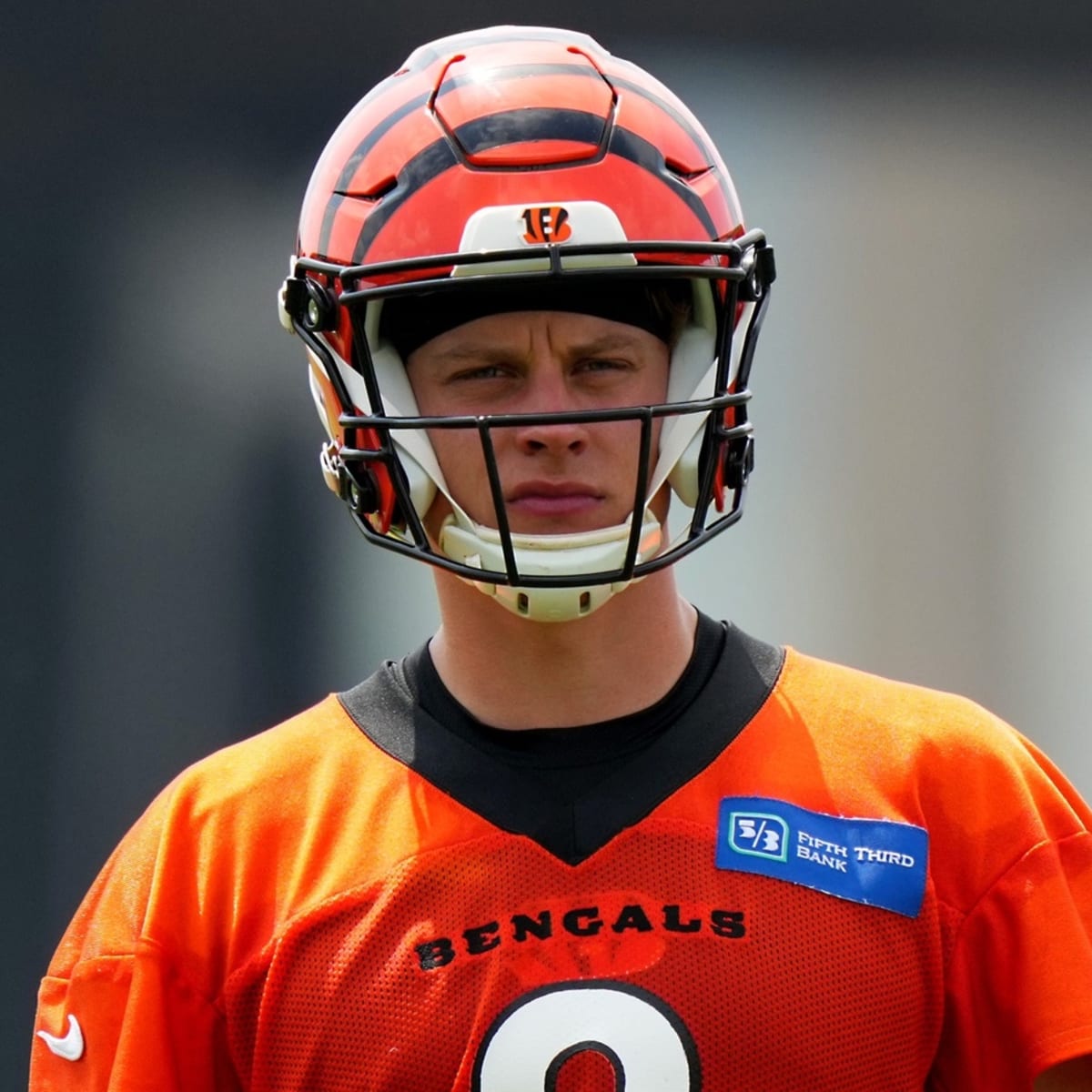 Joe Burrow receives Bengals helmet from Boomer Esiason