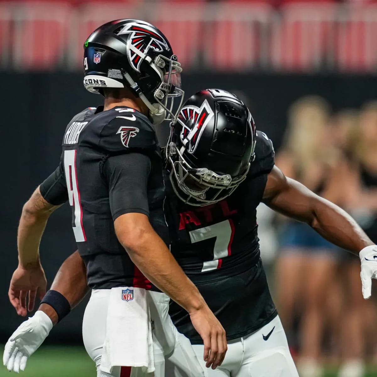 Falcons WR Mack Hollins catches deep ball from Taylor Heinicke