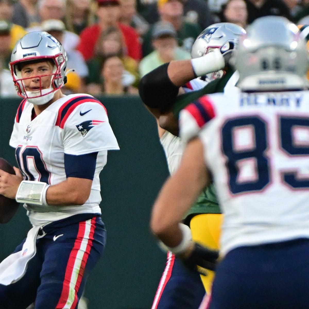 Patriots' Mac Jones looks comfortable in NFL preseason debut