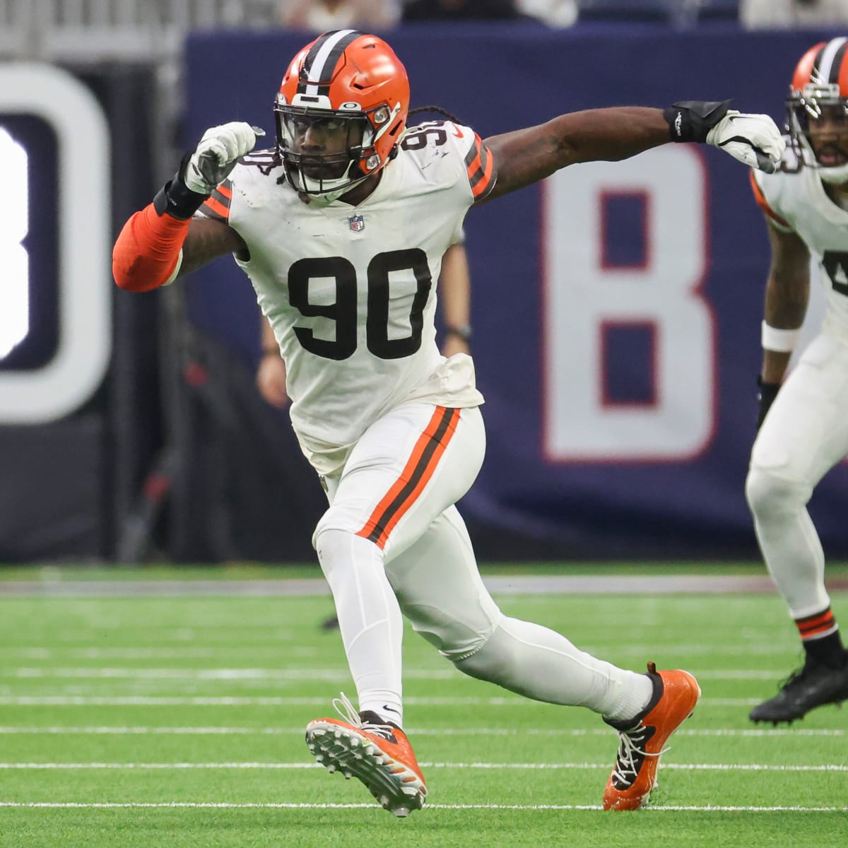 Jadeveon Clowney of the Cleveland Browns rushes the line of