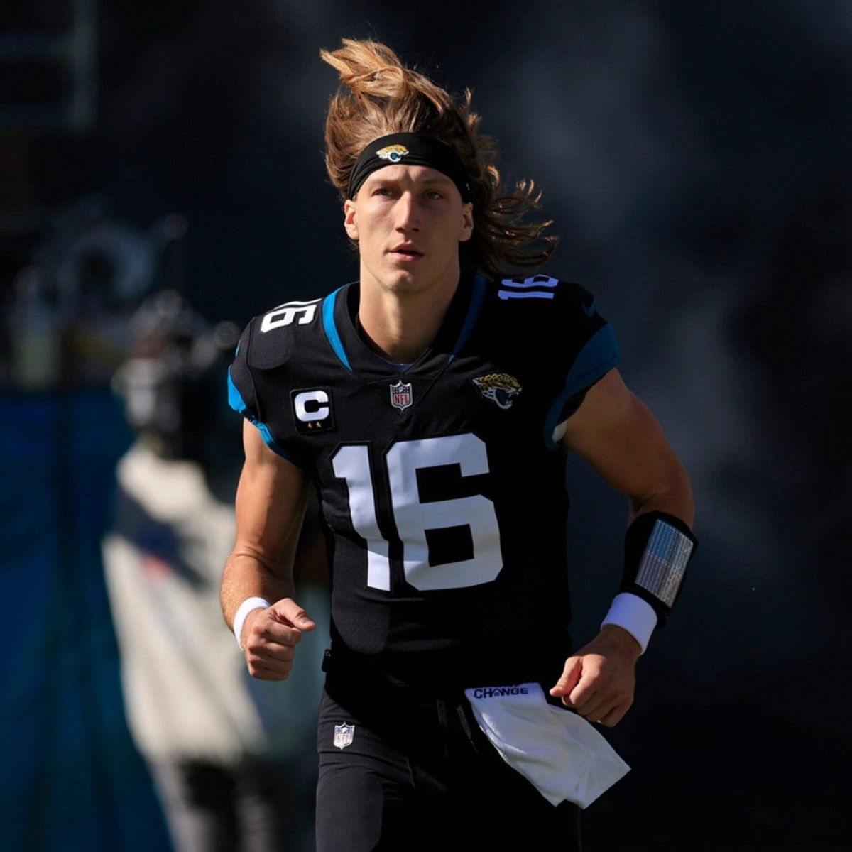 Trevor Lawrence Leads Jaguars to First Win of 2022 Season - Sports  Illustrated Clemson Tigers News, Analysis and More