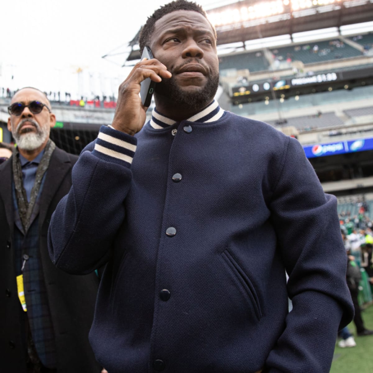 Kevin Hart tears muscles while racing former Patriots player