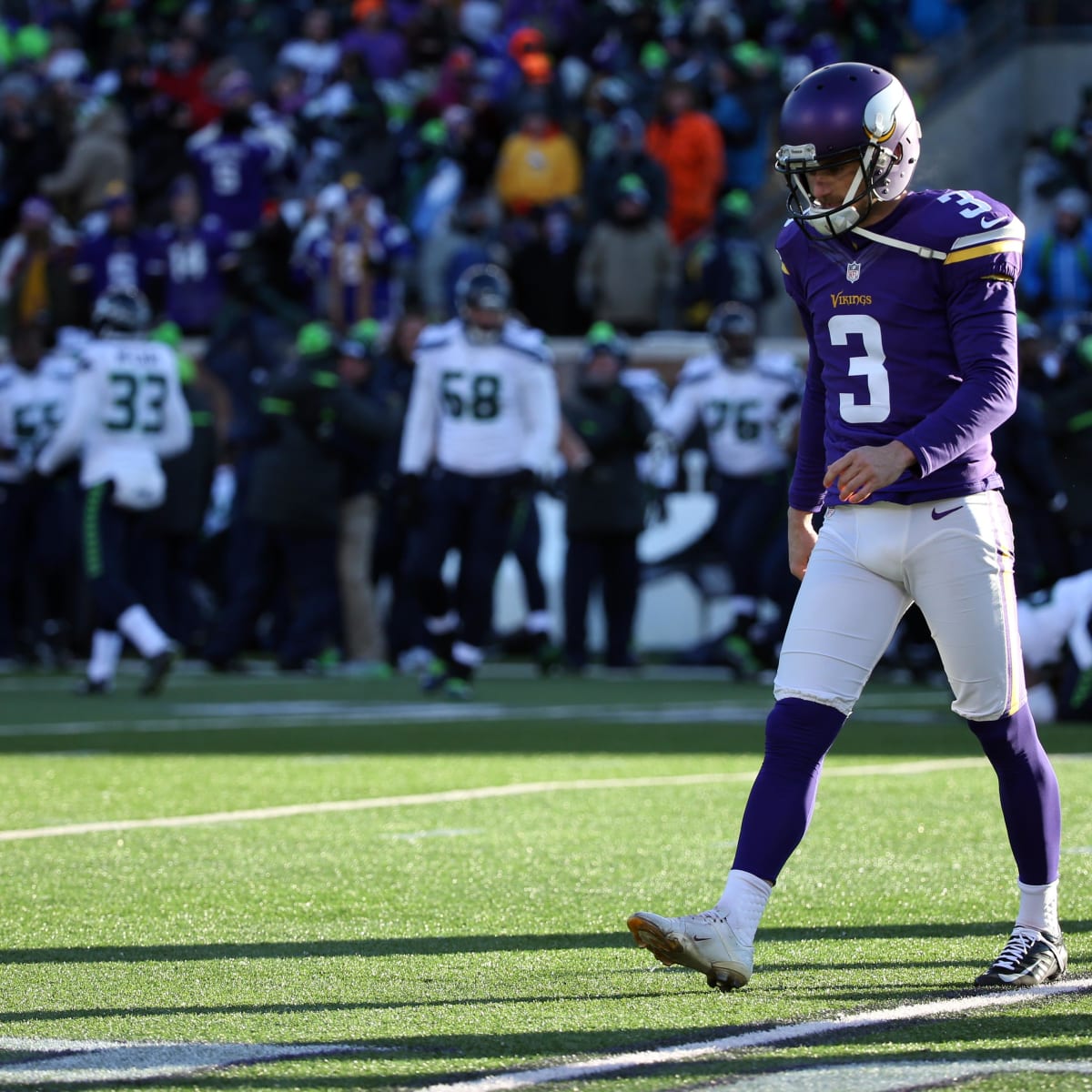 Seahawks advance on Vikings' missed field goal, Football