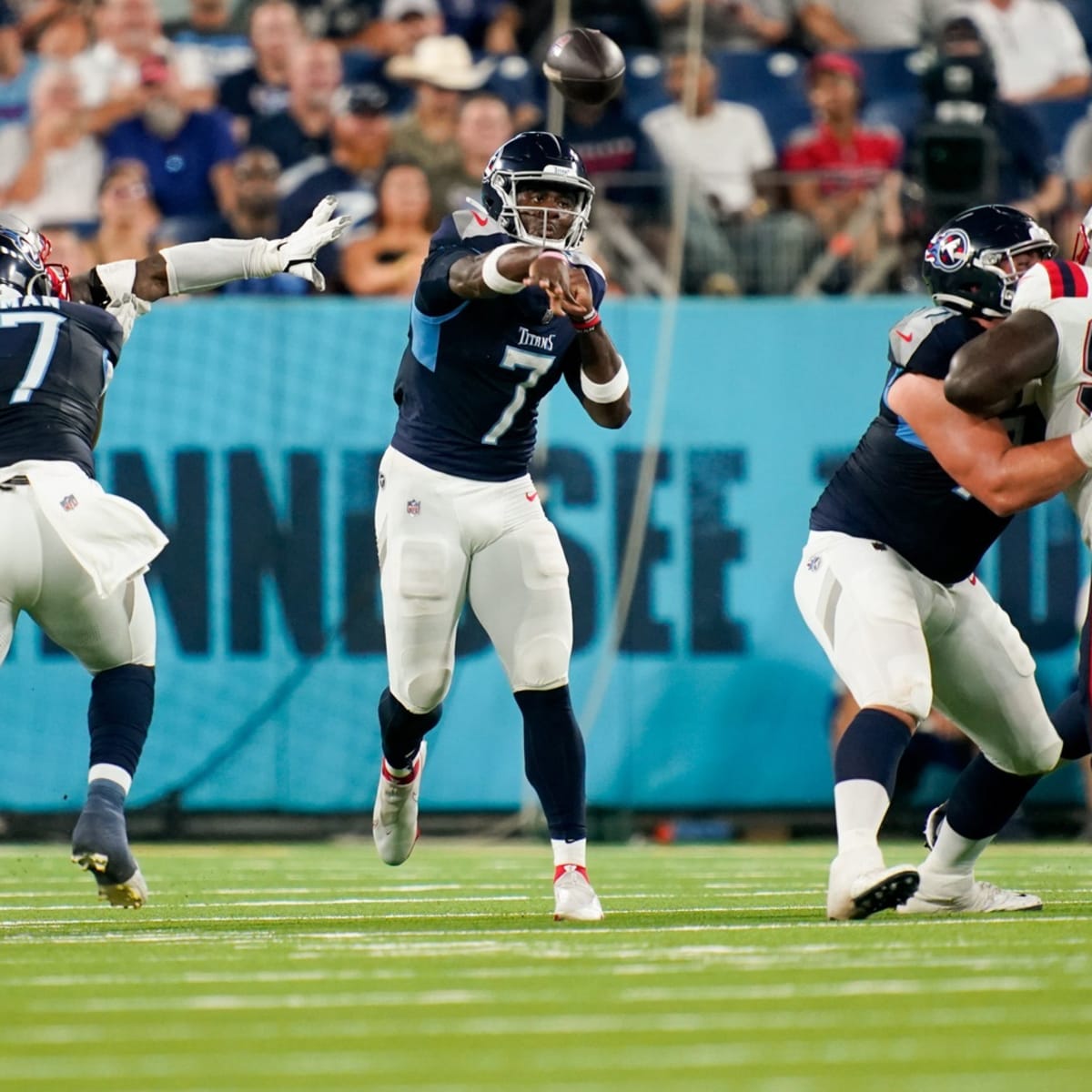 Malik Willis throws 1st NFL TD pass, Titans beat Bucs 13-3 - The San Diego  Union-Tribune