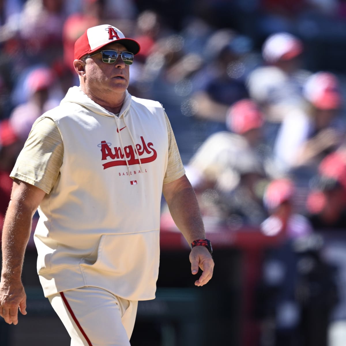 In Photos: Shohei Ohtani poses with manager Phil Nevin after receiving A.L.  Player of the Month honors