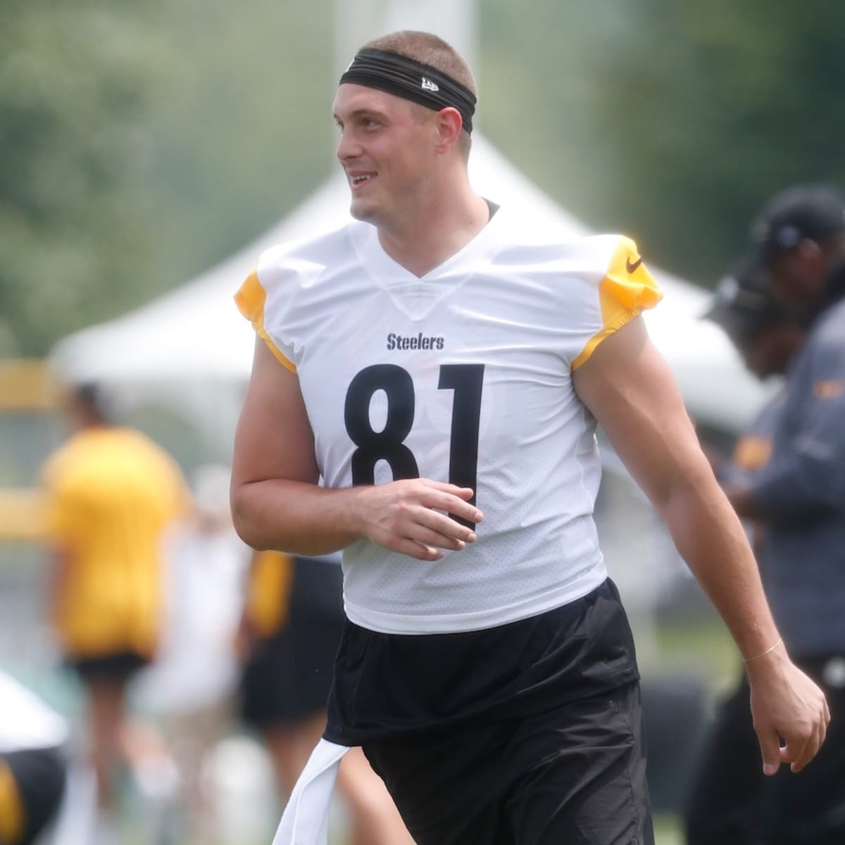 Pittsburgh Steelers tight end Zach Gentry (81) walks on the