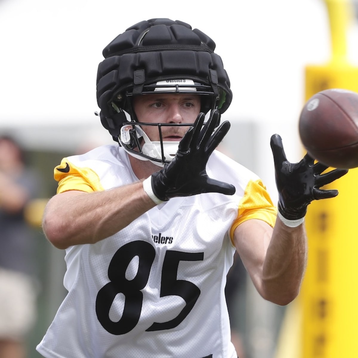 Steelers make multiple roster moves