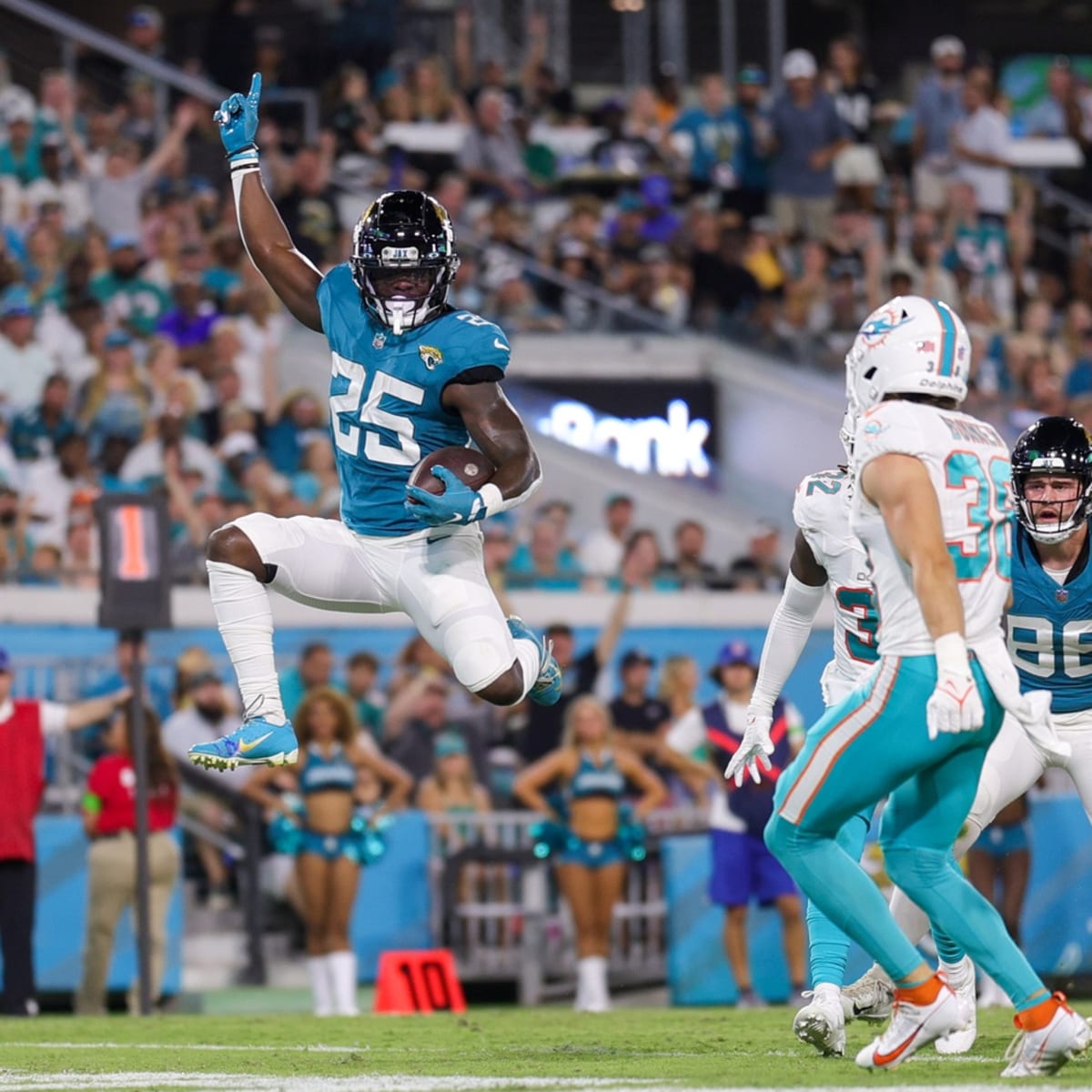 Dolphins-Jaguars game canceled after scary Daewood Davis injury