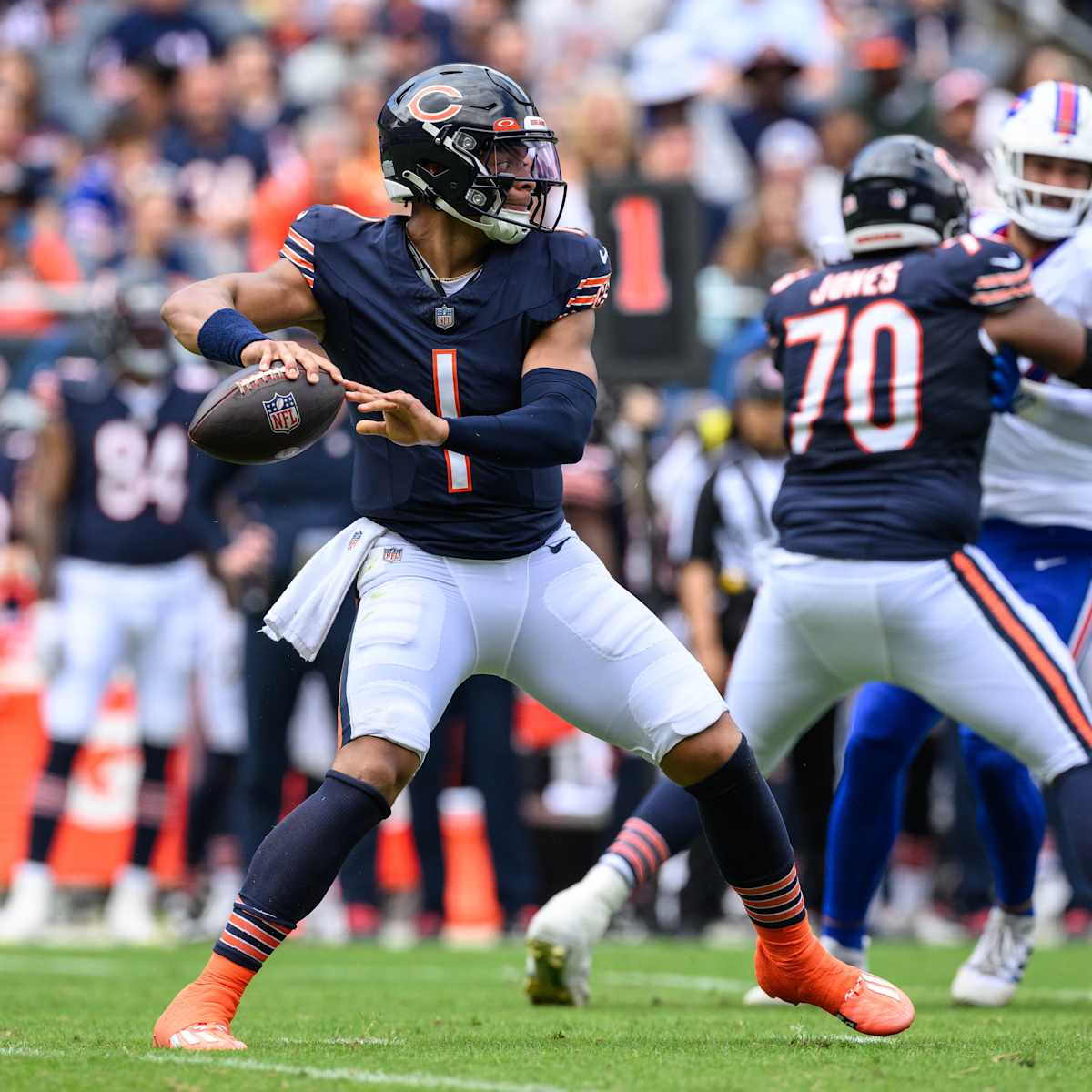 The Chicago Bears season hinges on Justin Fields and a new defense - Axios  Chicago