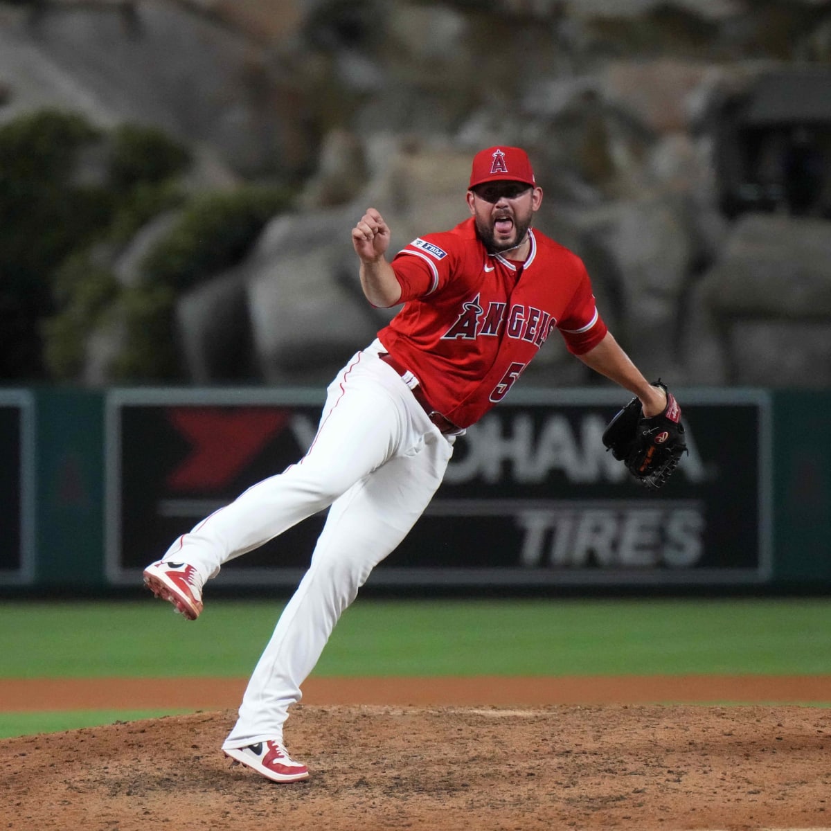 Angels cap busy trade deadline by landing reliever Dominic Leone