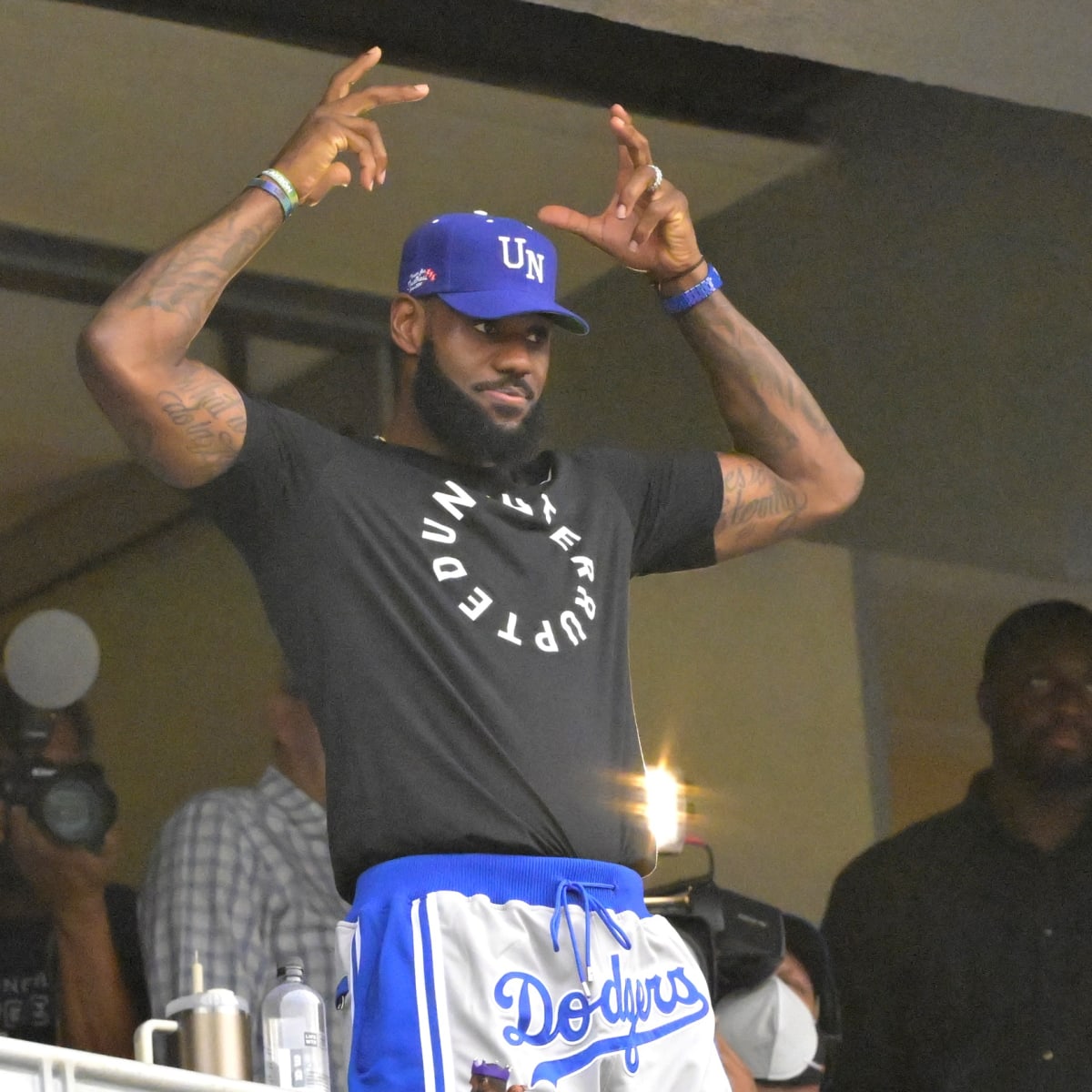 LeBron James, a noted New York Yankees fan, might be rooting for the Los  Angeles Dodgers in the World Series - ESPN