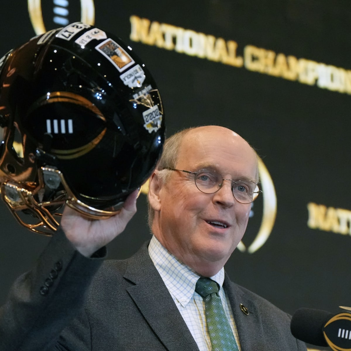 Should the CFP alter their plans?, Inside College Football