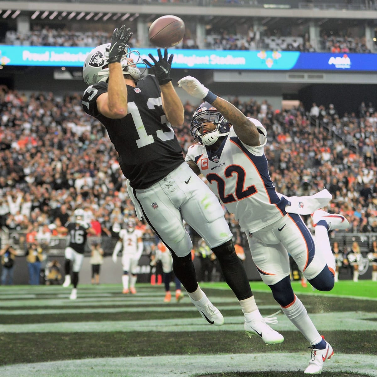 Raiders Turn Out Lights on Broncos, and Perhaps on Oakland - The