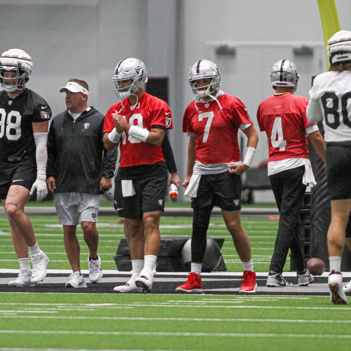 Las Vegas Raider's offense examined by NFL Executives - Sports