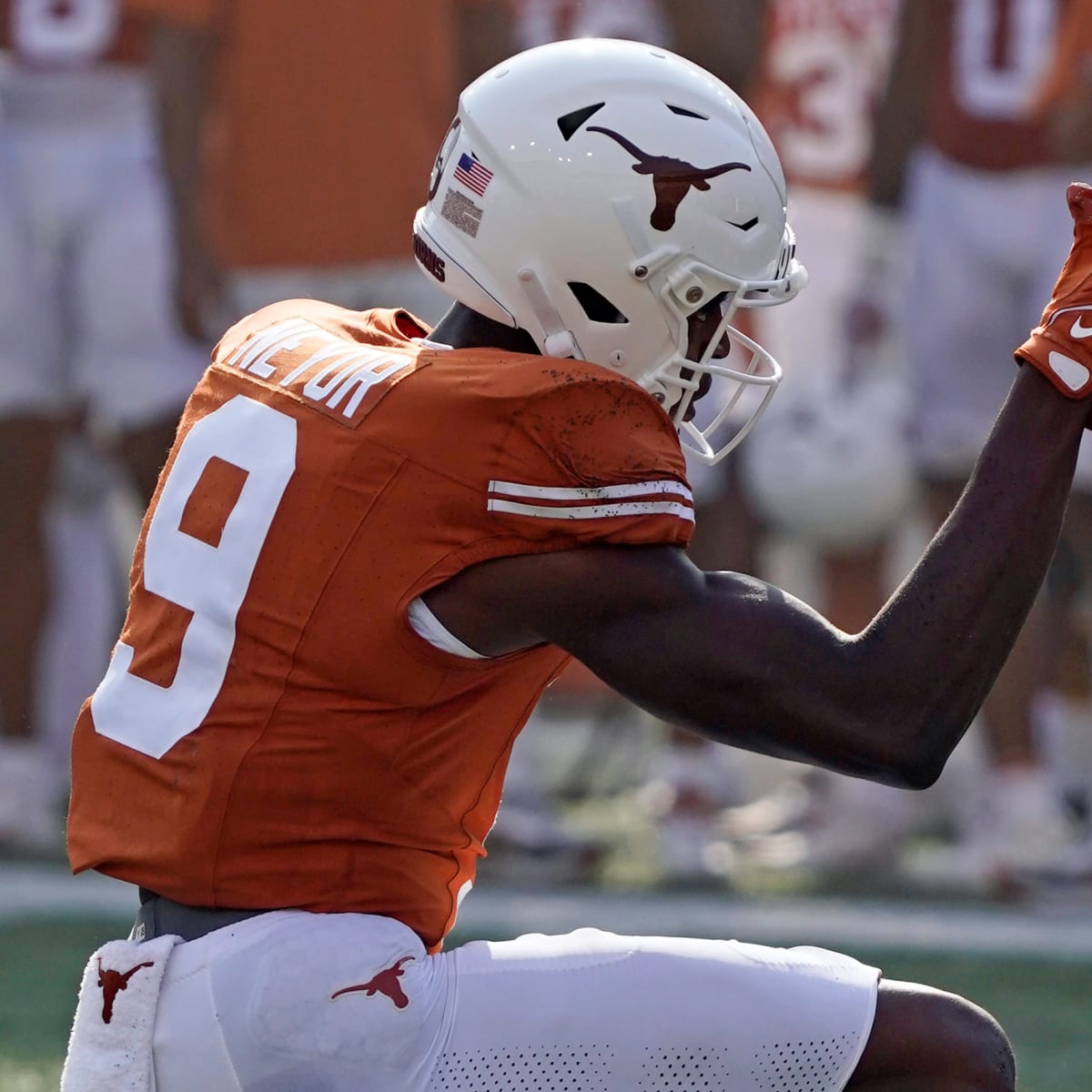 Texas football: Longhorns move into top 5 in Associated Press poll