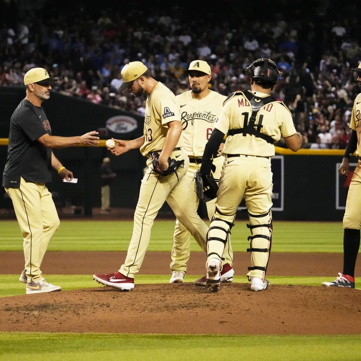 Mullins hits a 3-run homer to start a six-run inning, leading Orioles past  the Diamondbacks 7-3