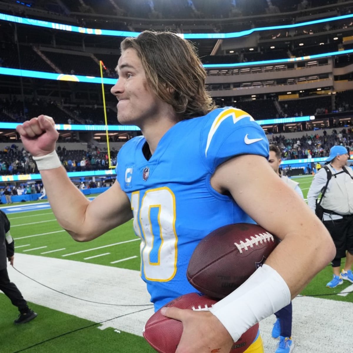 NFL Analytics Expert Breaks Down Chargers Record and Playoff