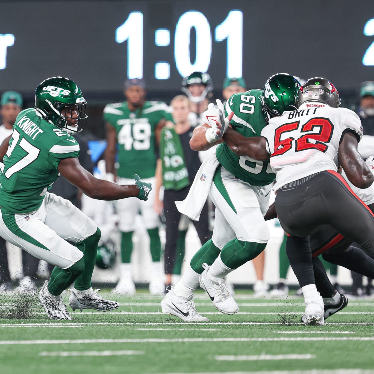 Jets HC Robert Saleh names Mekhi Becton starting right tackle after  preseason finale