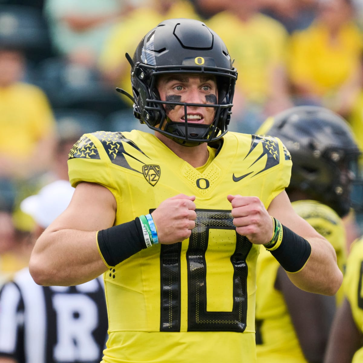 Bo Nix leads Oregon with 81-7 victory over Portland State