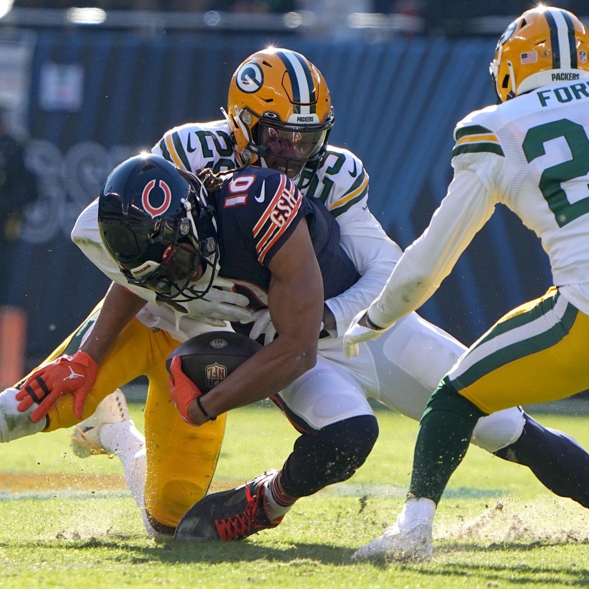 Chicago Bears cornerback Kyler Gordon (6) stretches before an NFL football  game against the Minnesota Vikings, Sunday, Oct. 9, 2022, in Minneapolis.  (AP Photo/Abbie Parr Stock Photo - Alamy