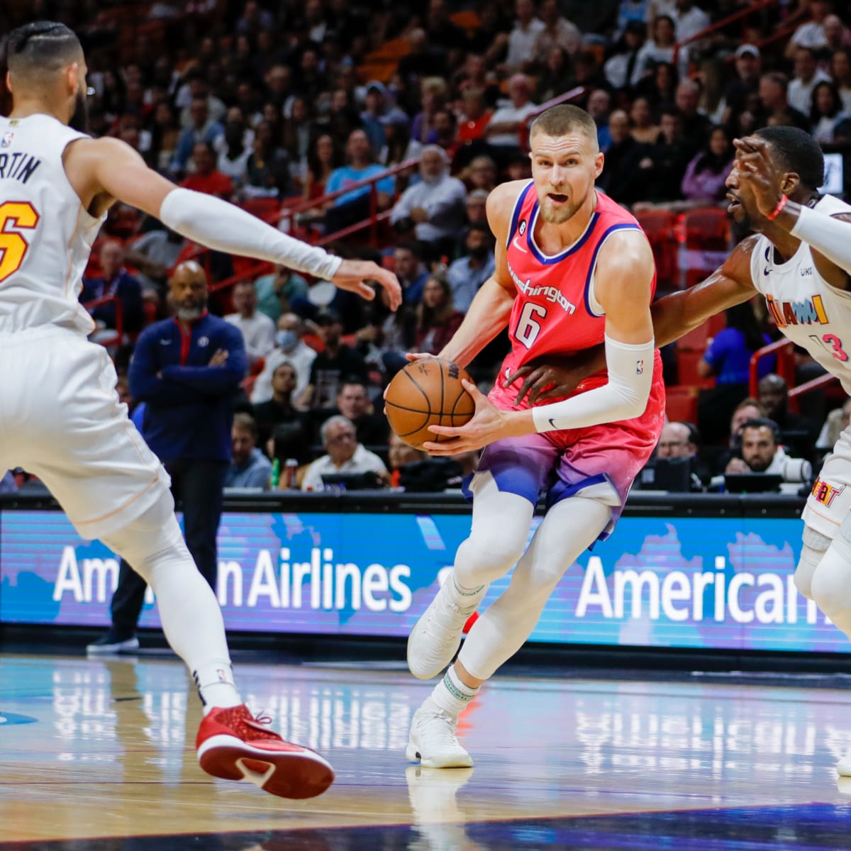 Miami Heat pay tribute to José Fernández before first home game