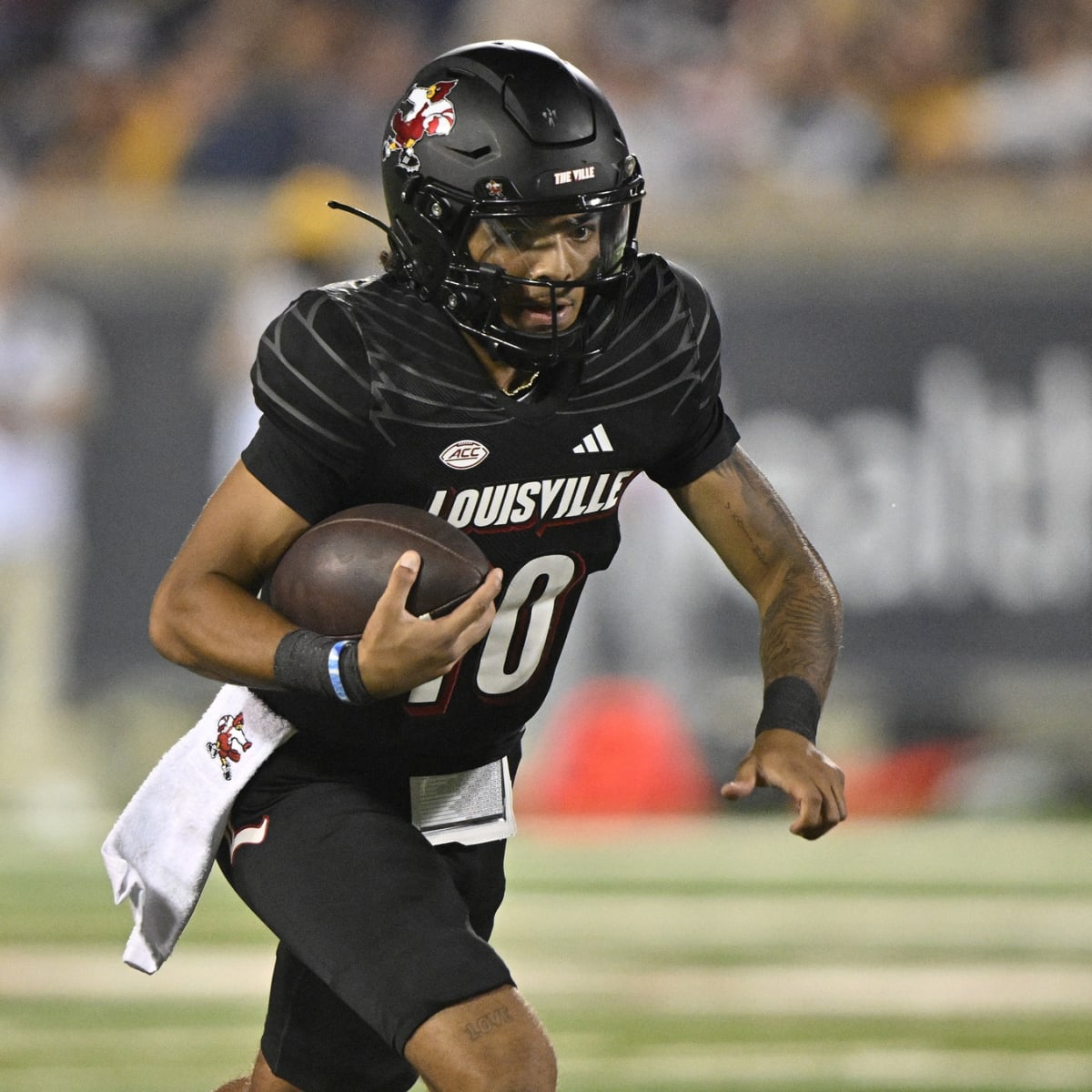 Louisville Cardinals quarterback Evan Conley looks on during a News  Photo - Getty Images