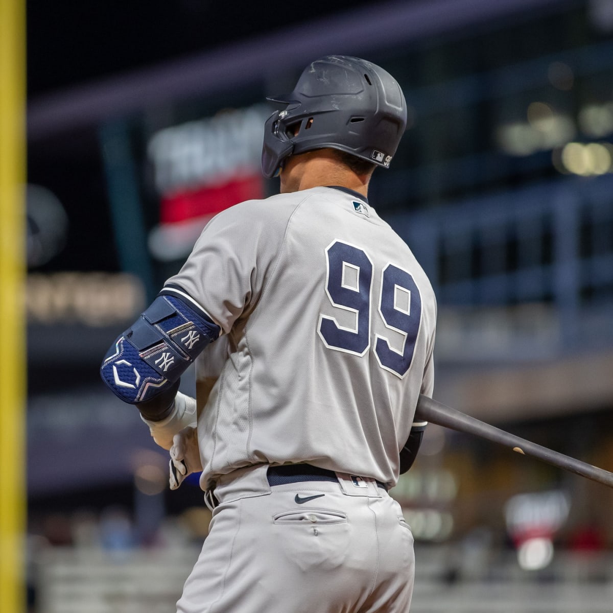 Fuzzy on X: Twins: *makes the playoffs* Yankees