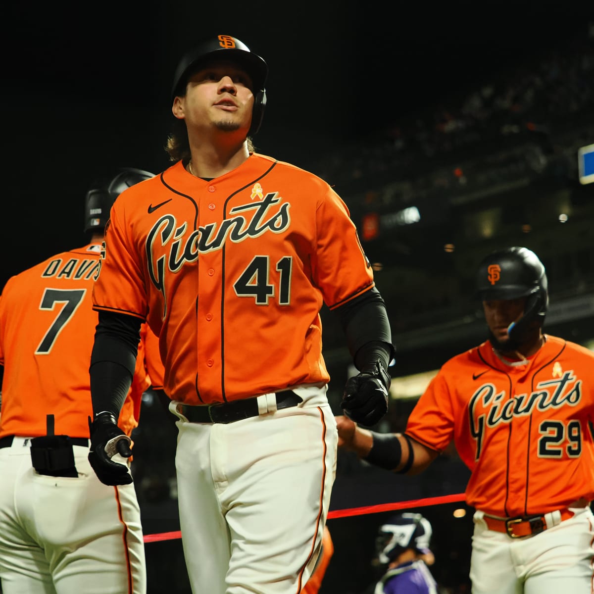 SF Giants' Wilmer Flores homers, exits game vs. Astros