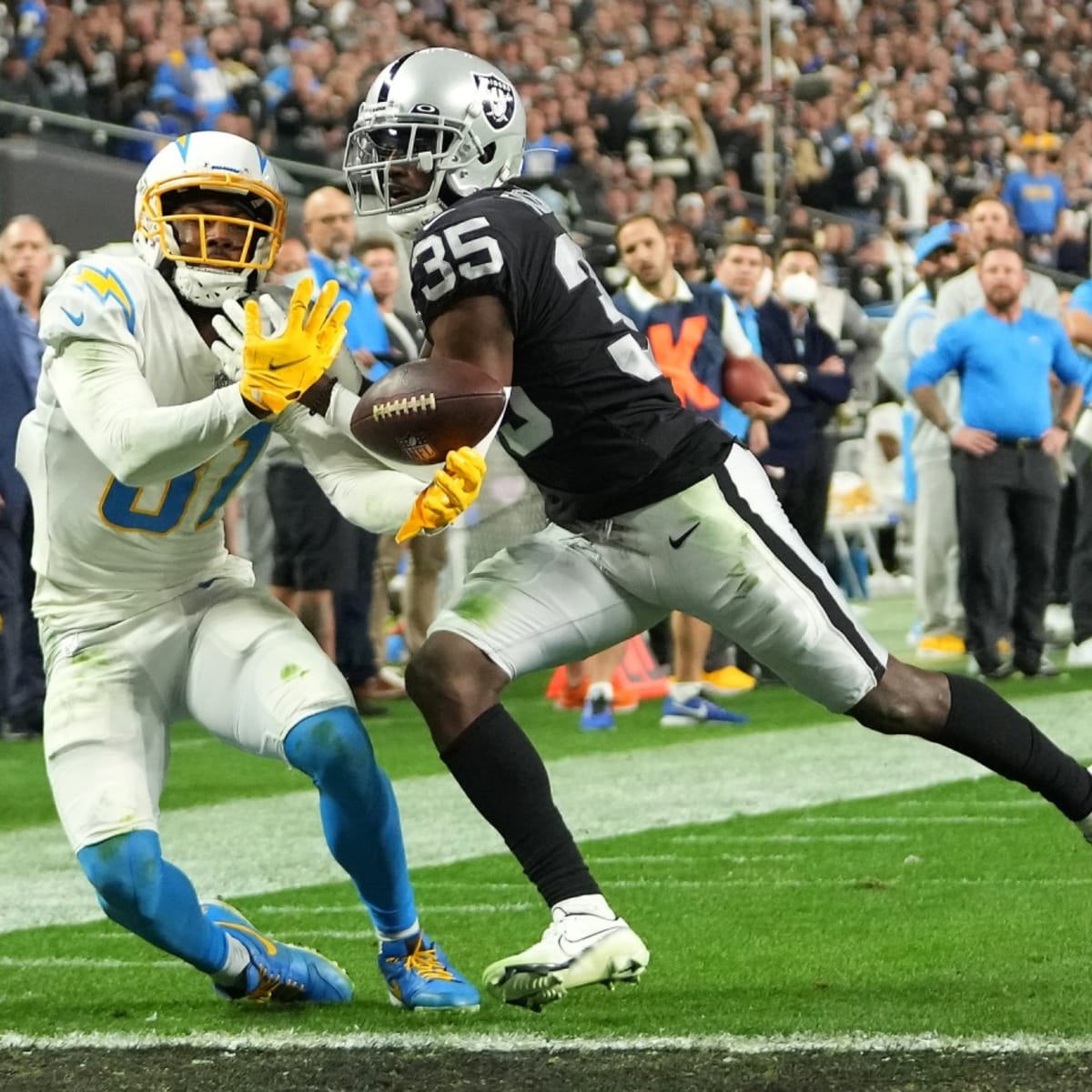 Raiders' Chandler Jones Not Expected to Play Week 1 vs. Broncos