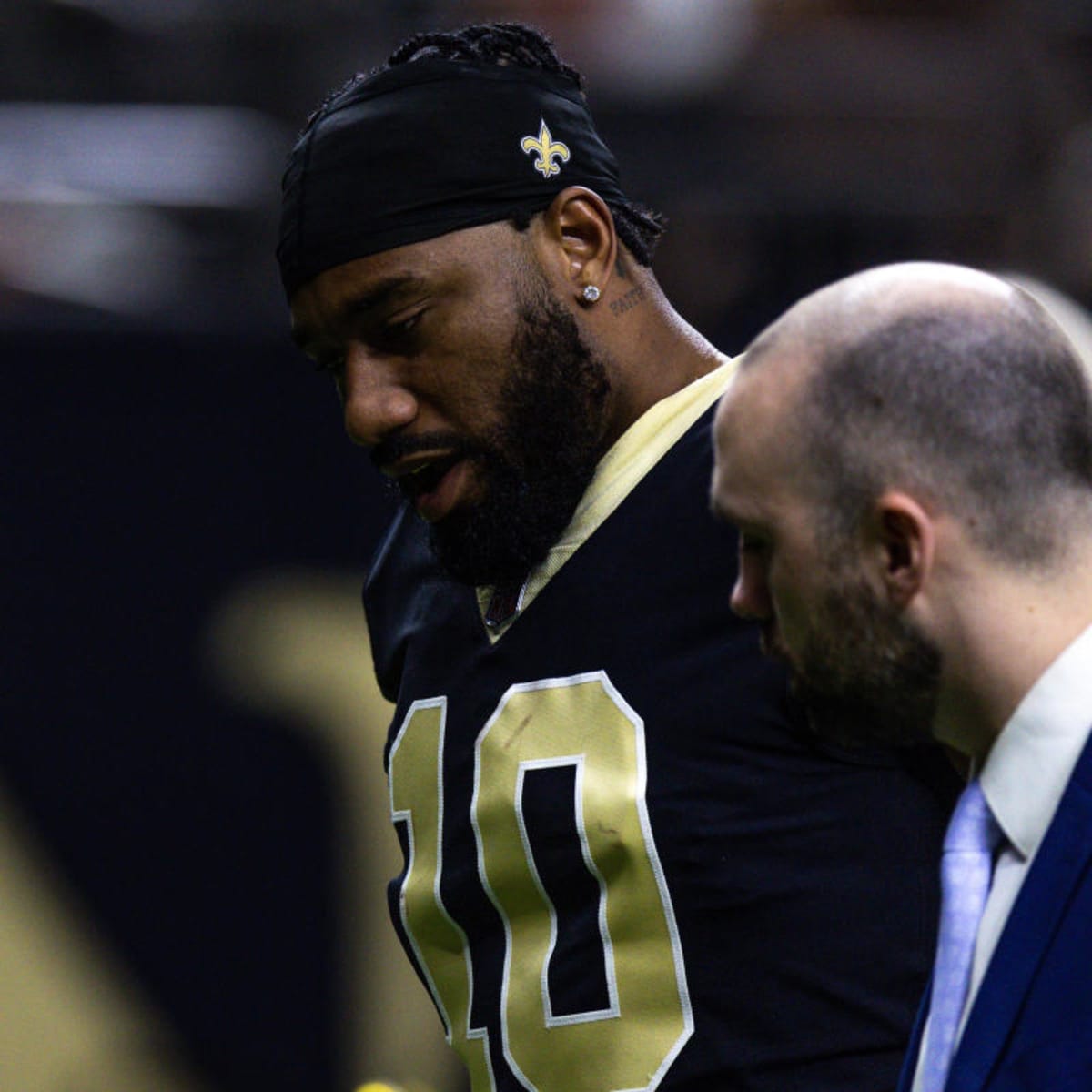 Tre'Quan Smith injury: Saints WR walks off field after scary hit in Week  10, ruled out with concussion - DraftKings Network