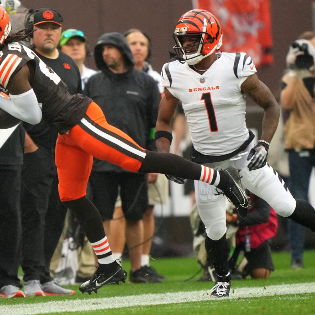 Browns defense is as promised, offense picks up in season opener against  Bengals