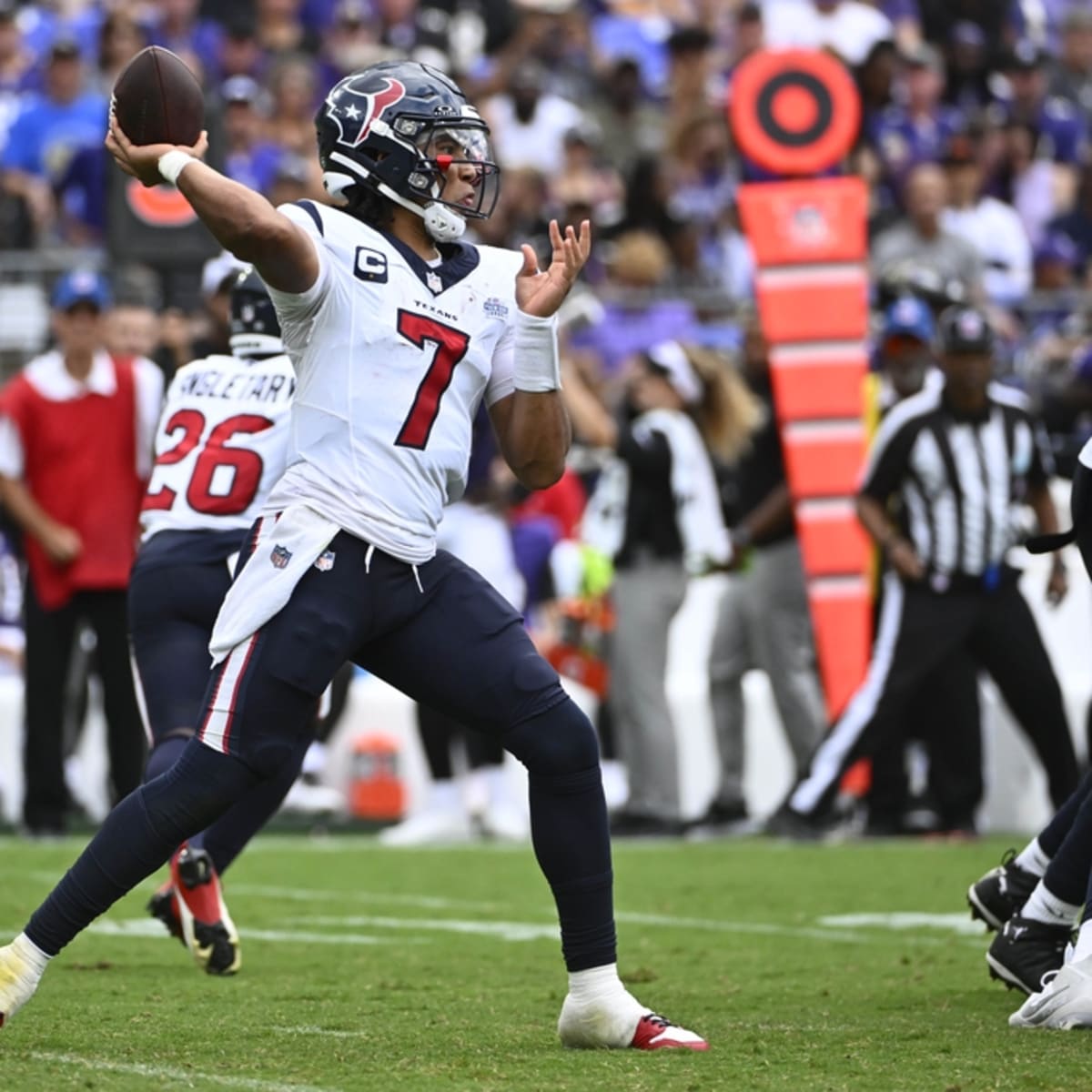 C.J. Stroud throws the first touchdown of his NFL career at home