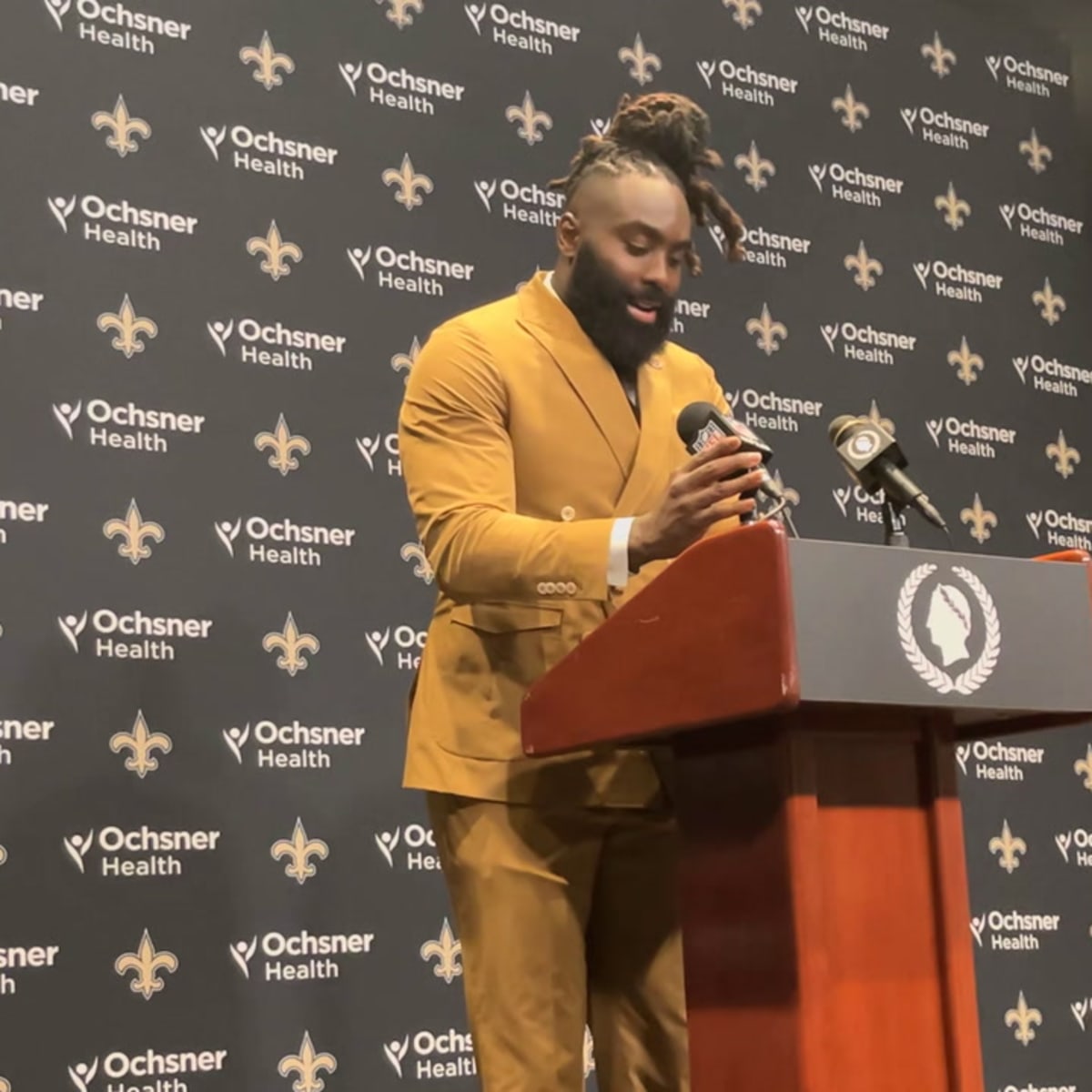 Saints' Demario Davis relates story about daughter to faith