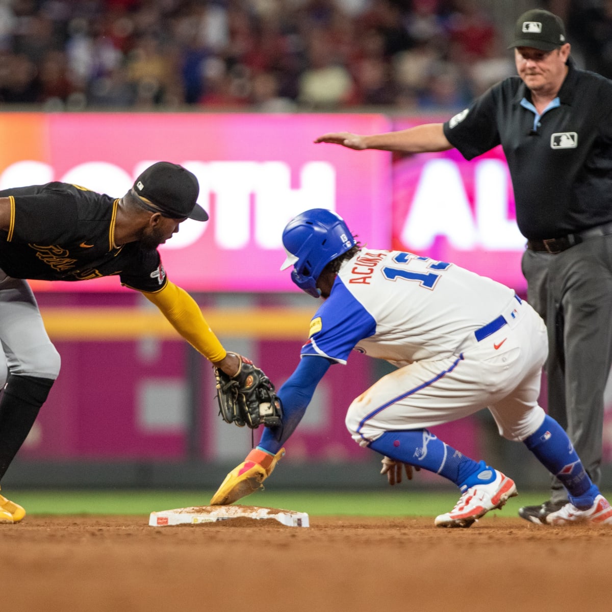 Ronald Acuña Jr. ties the single-season franchise record for stolen bases  at 72 with Otis Nixon in the crowd 🫶 #MLB #Baseball #Braves…