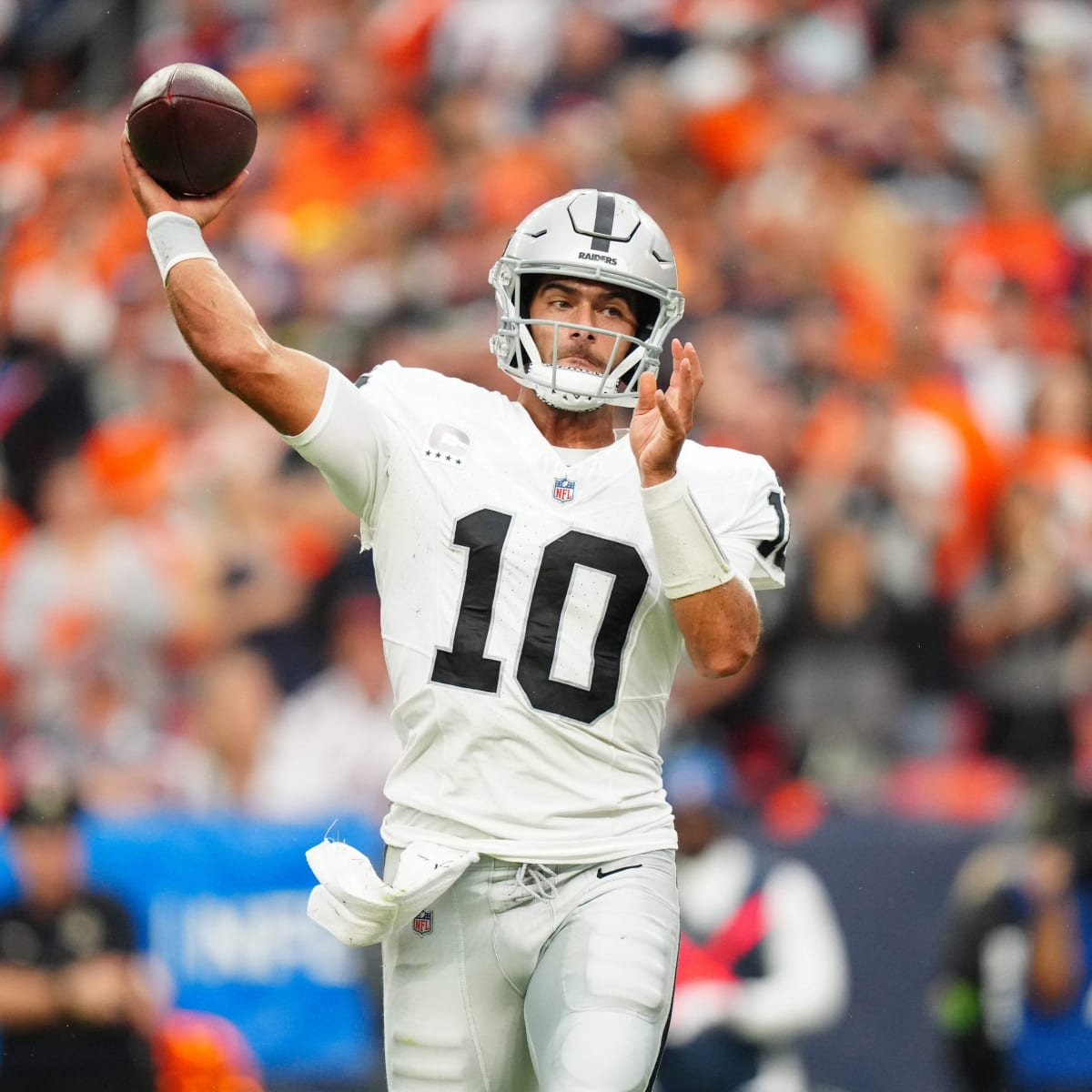 Las Vegas Raiders quarterback Jimmy Garoppolo's 17-yard play-action pass  finds Raiders wide receiver Jakobi Meyers across the middle