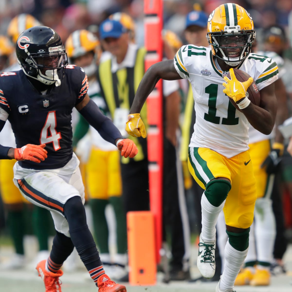 Curtis Enis of the Chicago Bears carries the ball during the game News  Photo - Getty Images