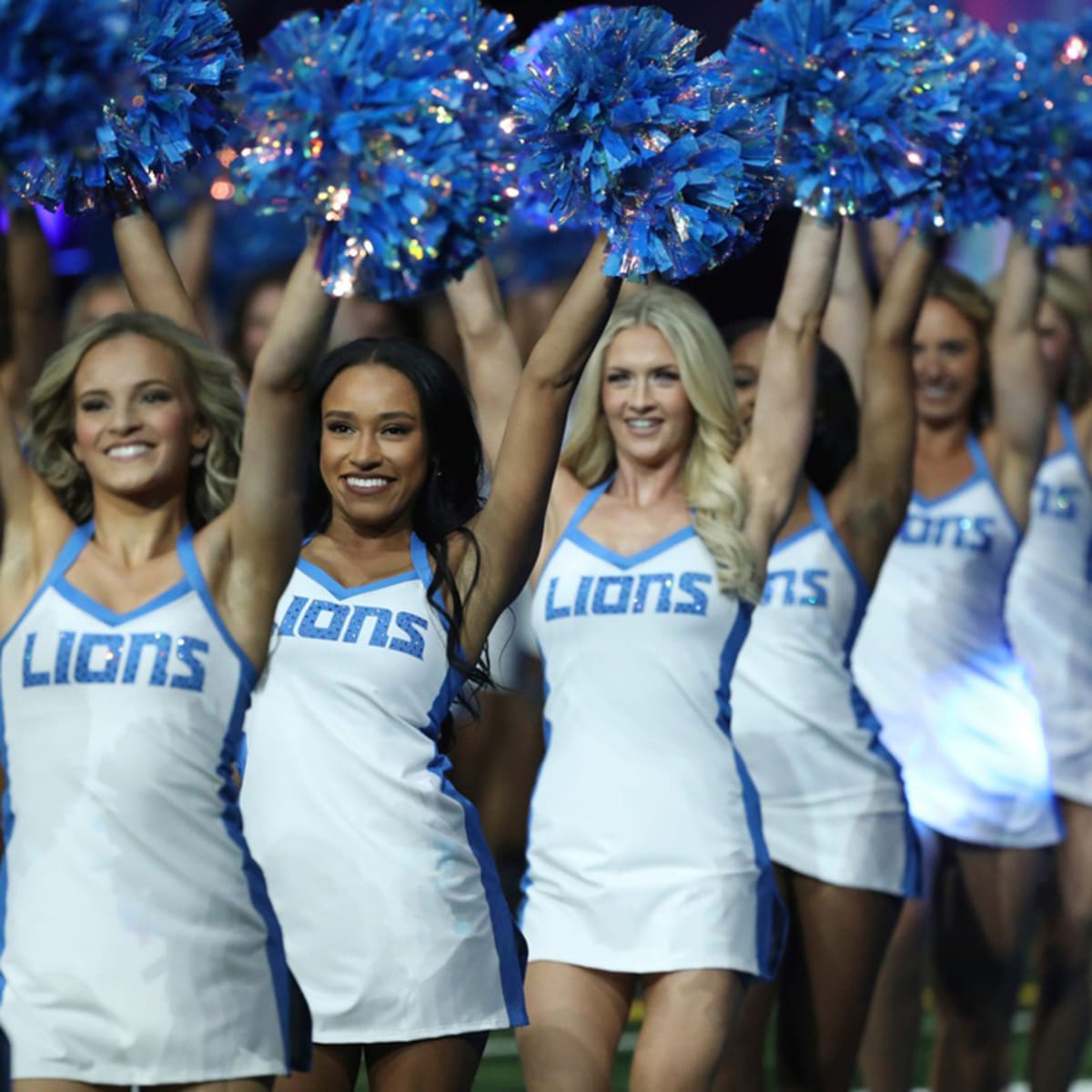 Detroit Lions Cheerleaders thank the fans 