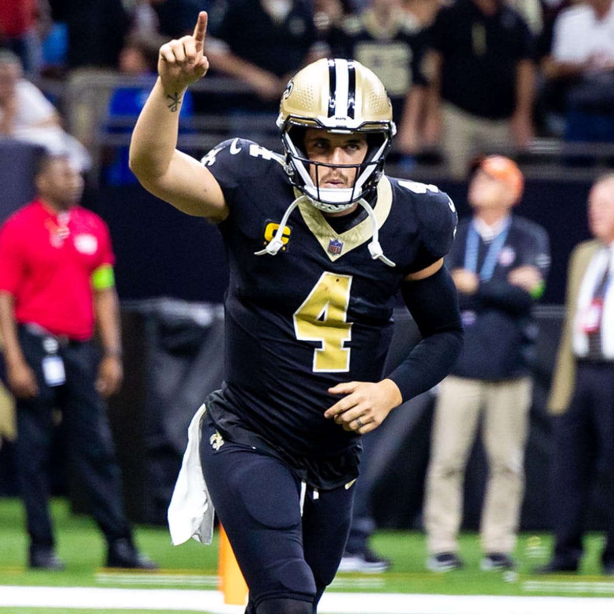 New Orleans Saints quarterback Derek Carr (4) throws a pass against the  Tennessee Titans in the