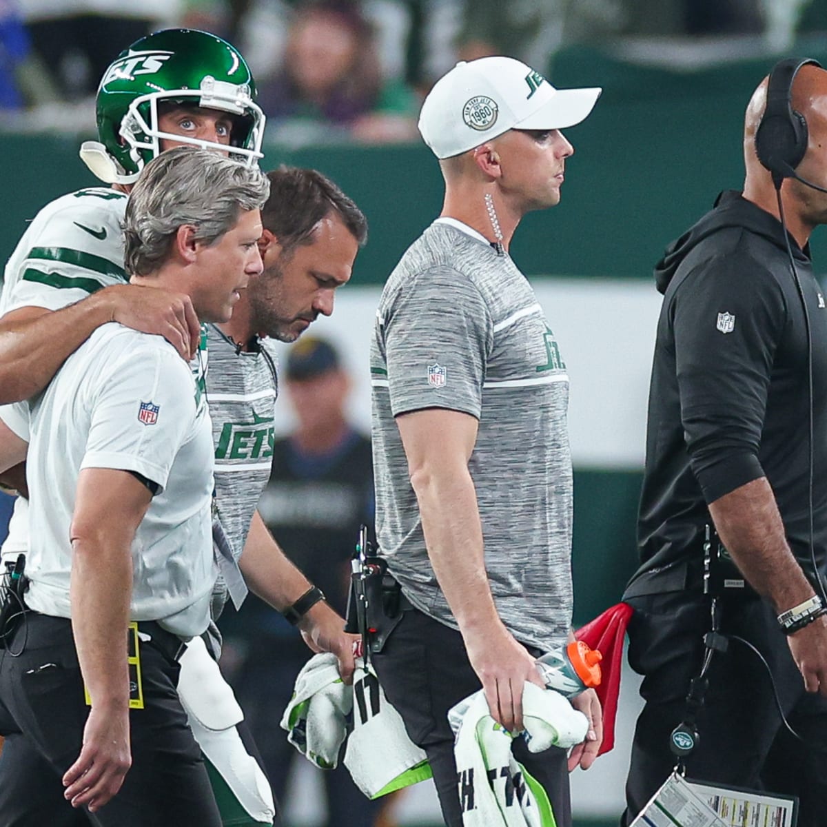 Sad Jets Fan Caught Flipping Off ESPN Camera Following Aaron Rodgers'  Injury 