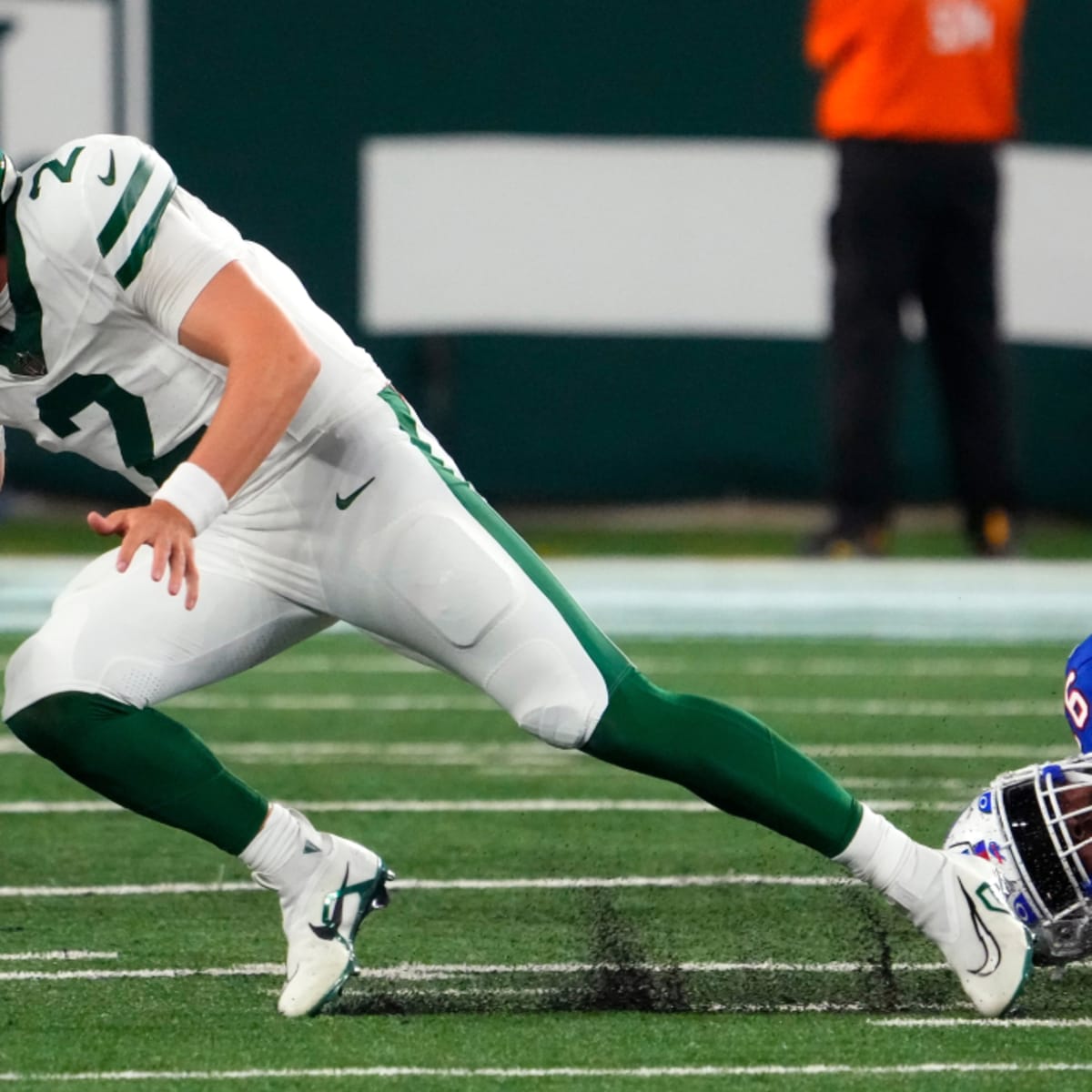 Special moment for child ends Jets' Green & White scrimmage