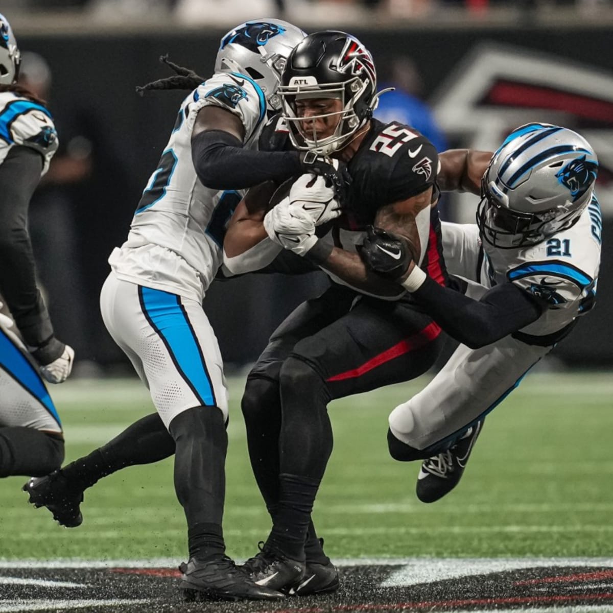 Panthers snap count standouts: Wear and tear prevalent in Week 6