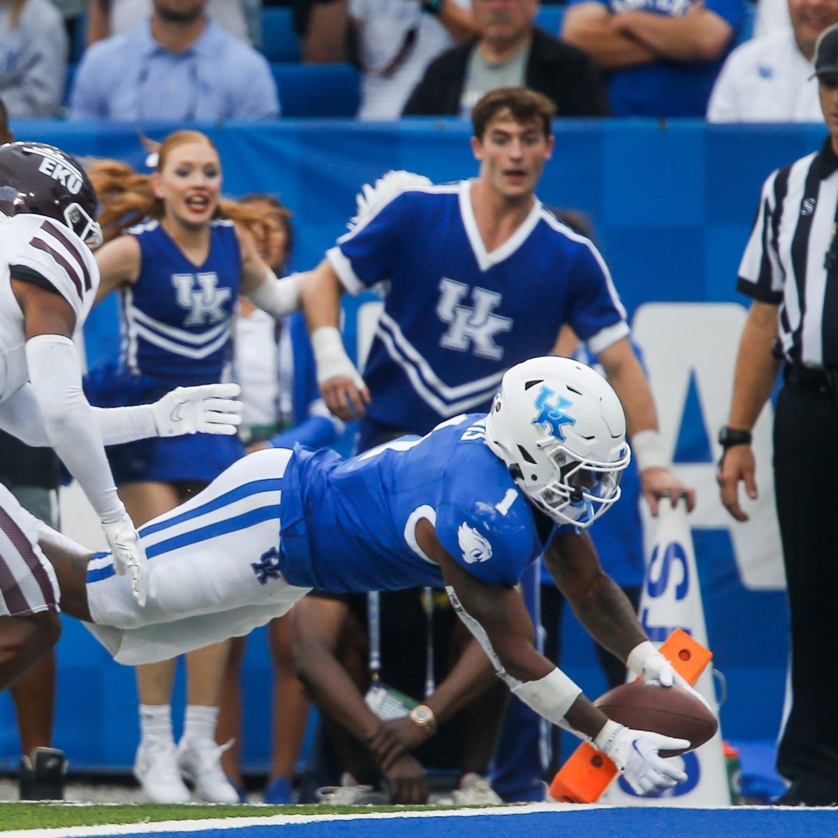 Devin Leary, Ray Davis lead Kentucky over Akron Zips