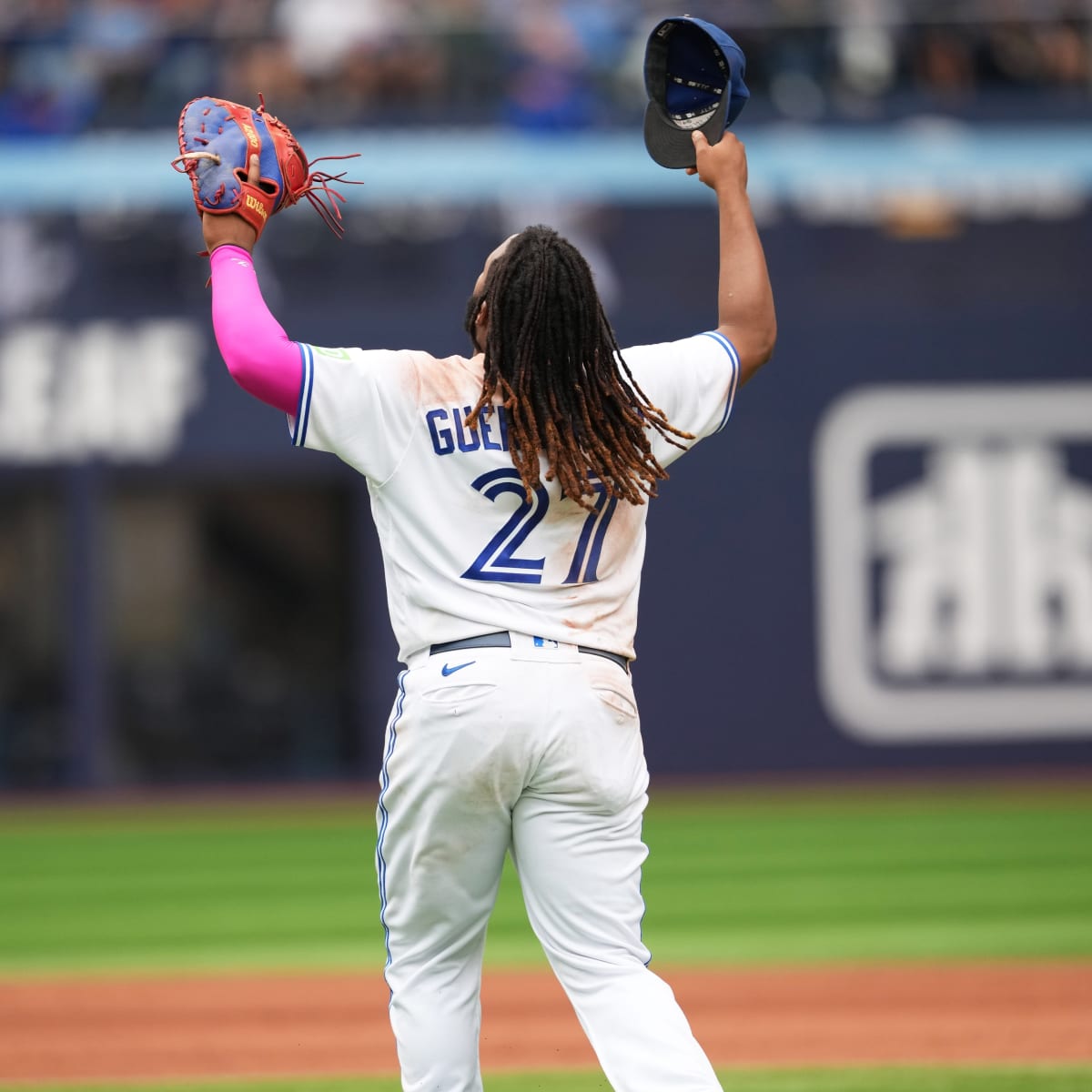 Blue Jays' Vladimir Guerrero Jr. shares eerily similar stats with his  father through 403 career games