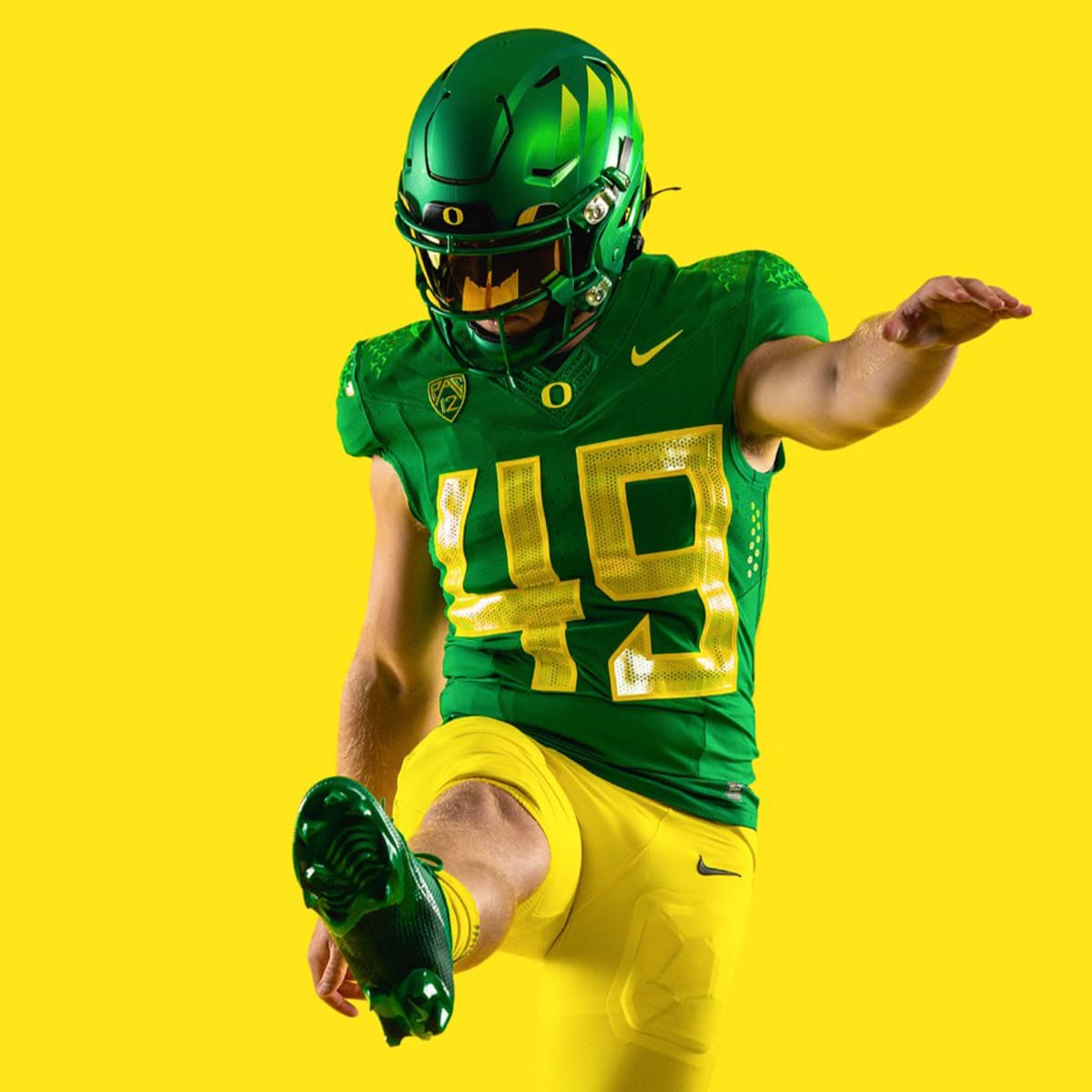 Oregon Football Is Going To Wear These Blinding Green Uniforms This Year
