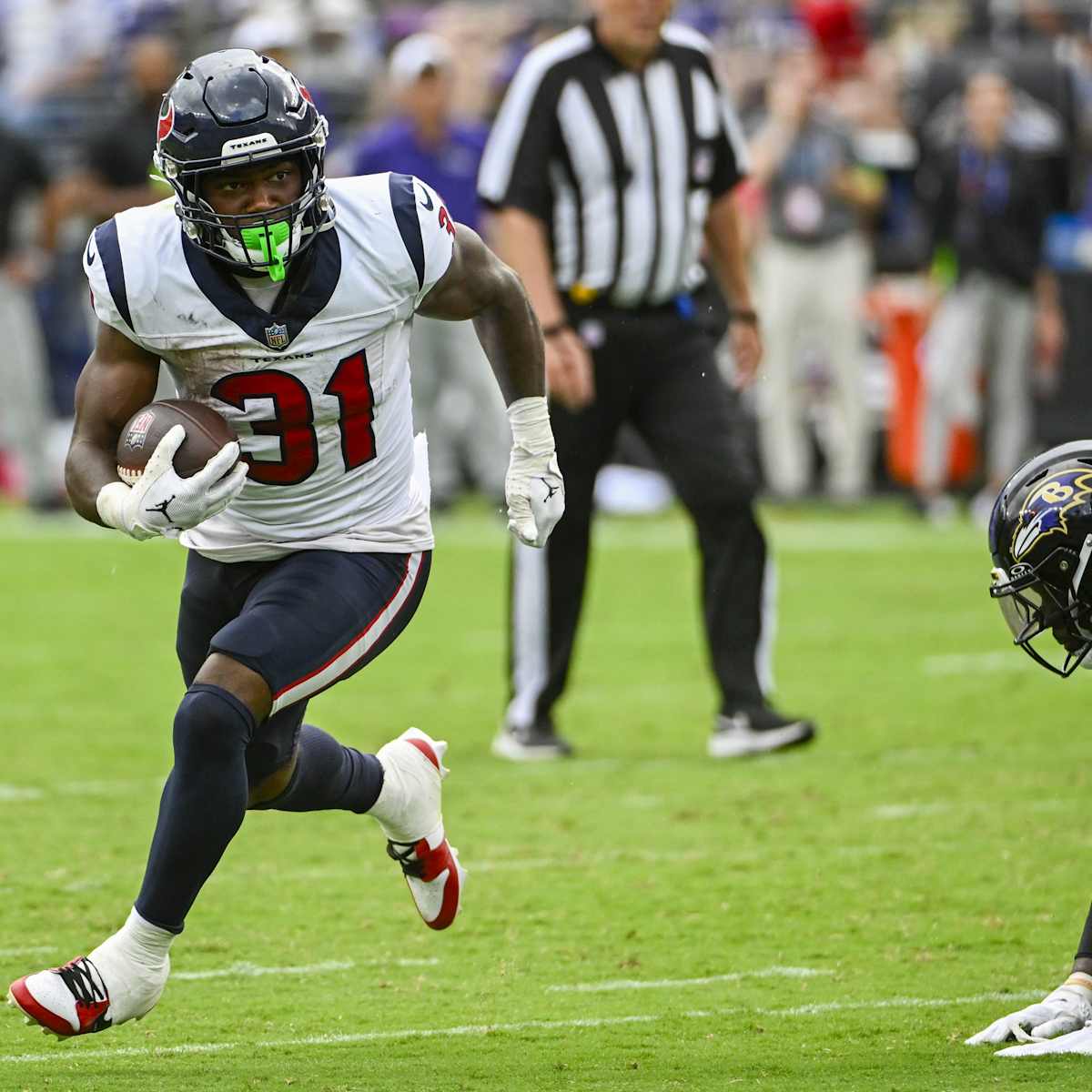 Houston, Texas, USA. September 17, 2023: Colts linebacker Zaire Franklin  (44) tackles Texans running back Dameon Pierce (31) during an NFL game  between the Texans and the Colts on September 17, 2023